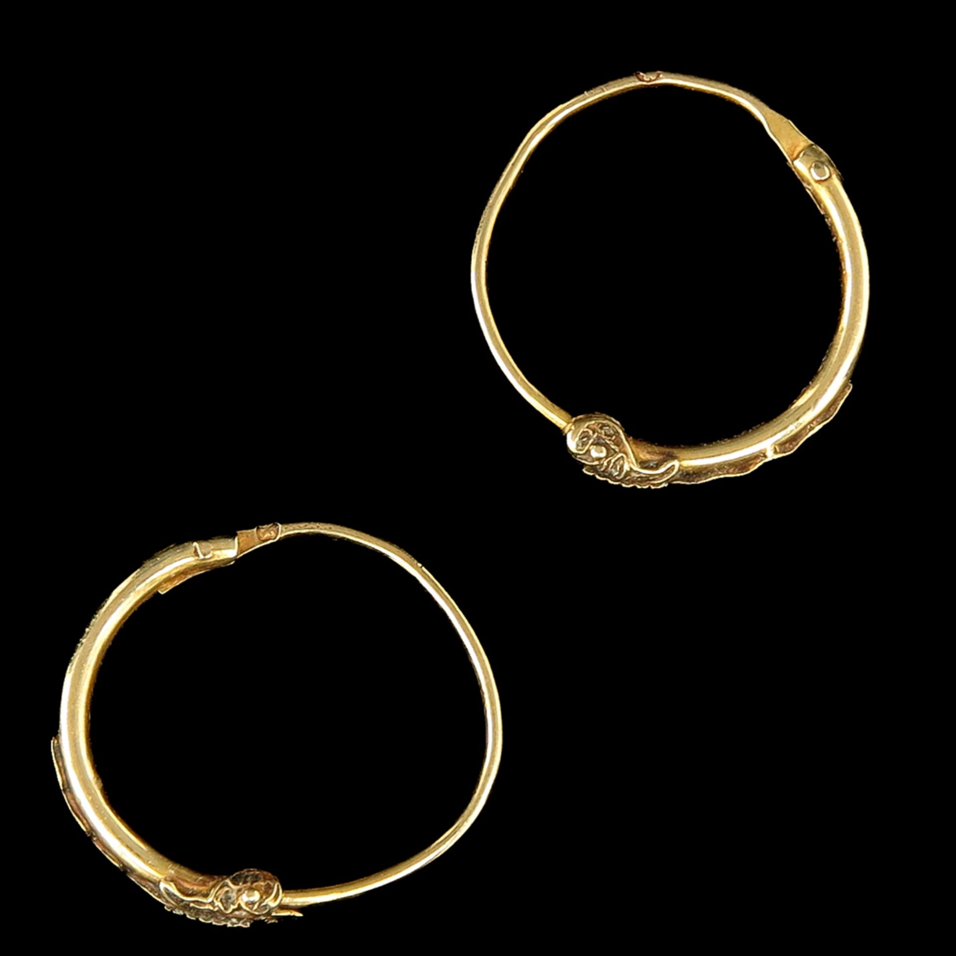 A Pair of 19th Century Fisherman Earrings - Image 2 of 4