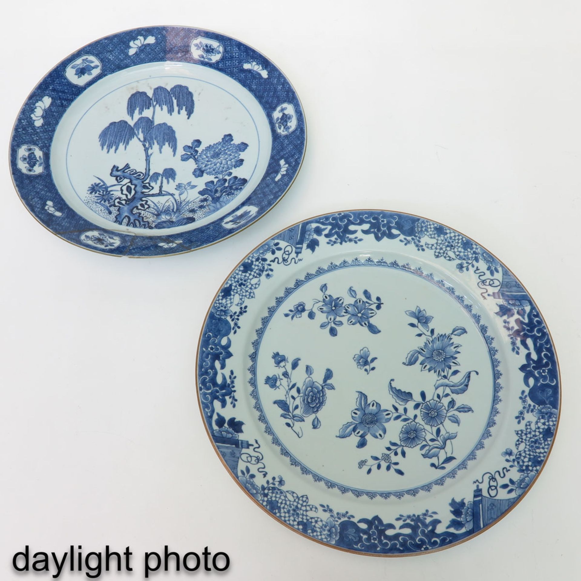 A Lot of 2 Blue and White Plates - Image 7 of 10