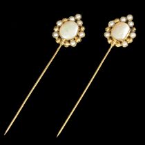 A Pair of 14KG Hat Pins