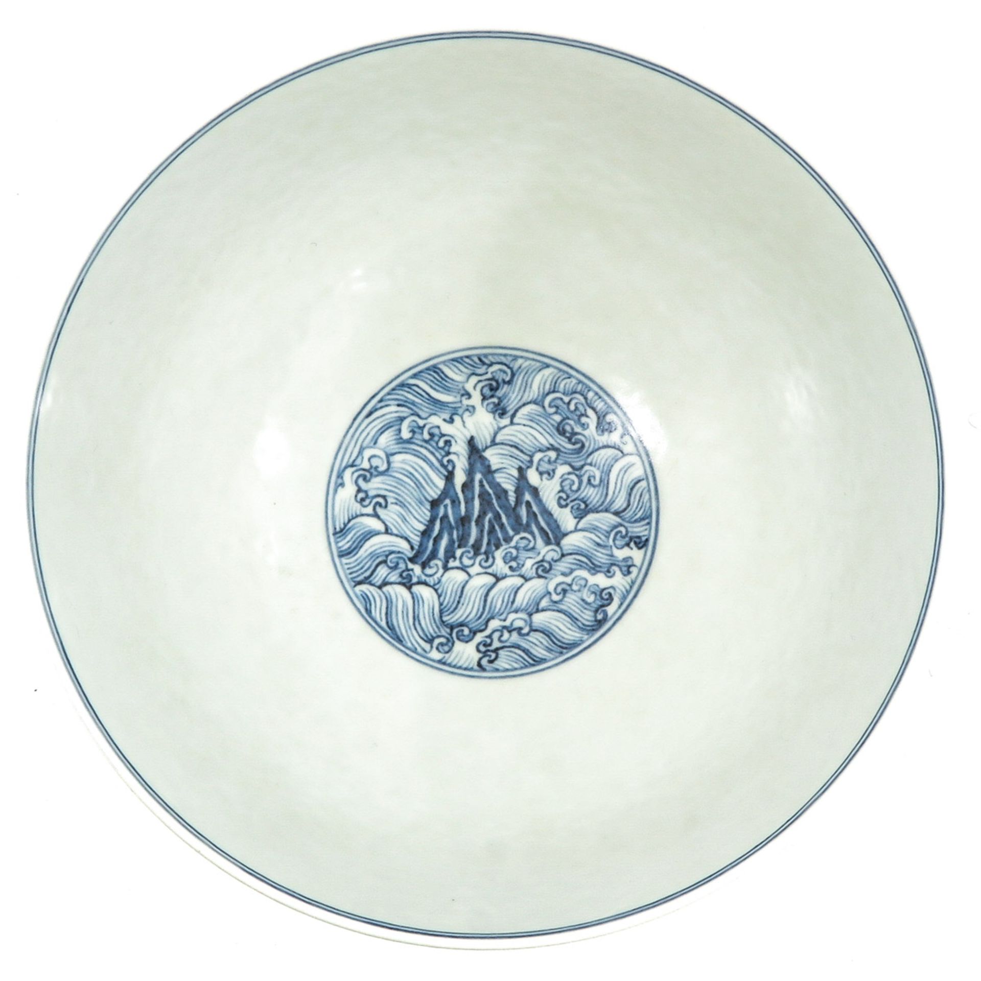 A Blue and White Serving Bowl - Bild 5 aus 10