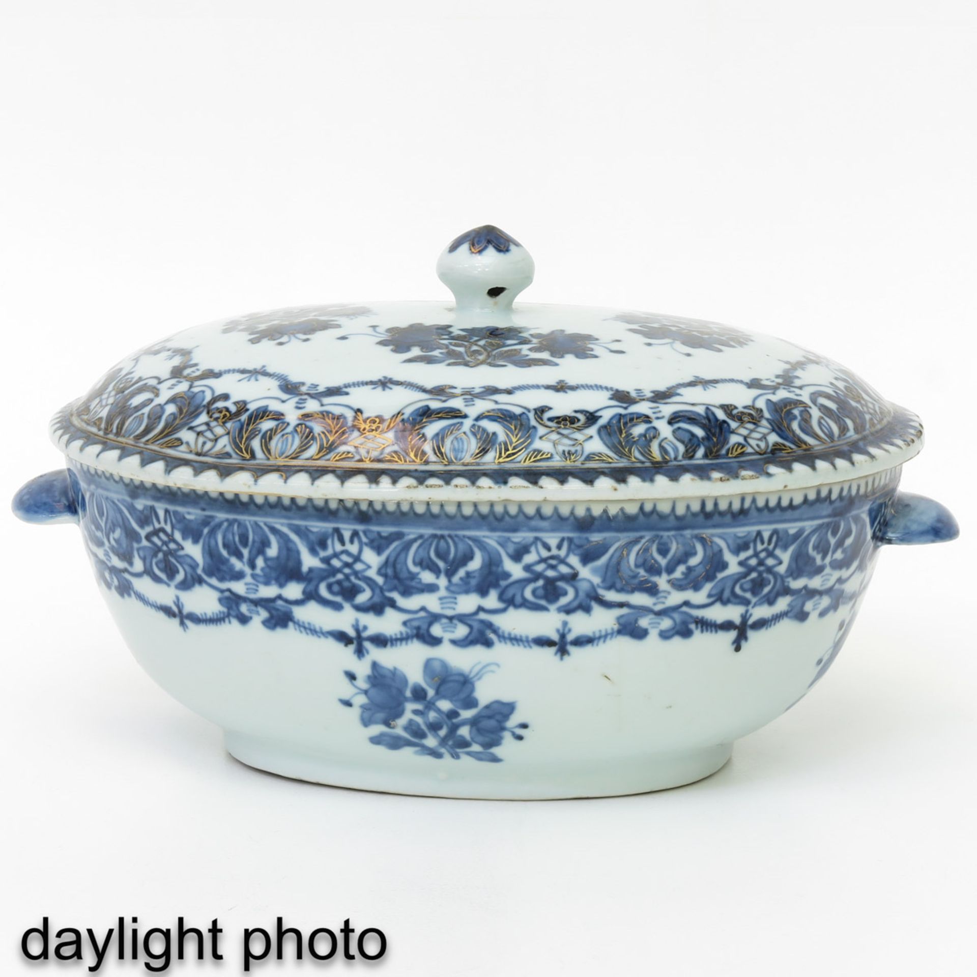 An Oval Tureen with Cover - Image 7 of 10