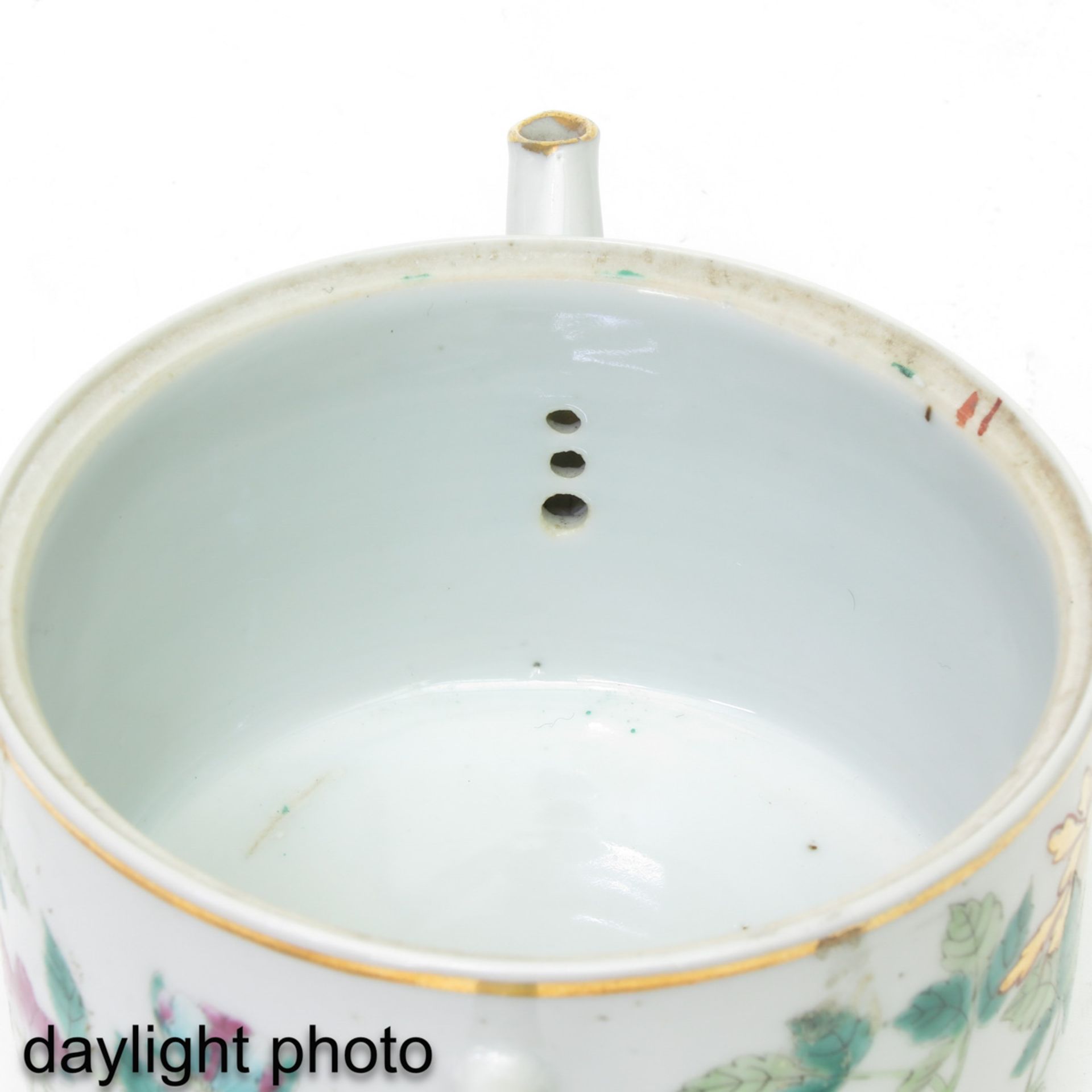 A Famille Rose Teapot - Image 10 of 10