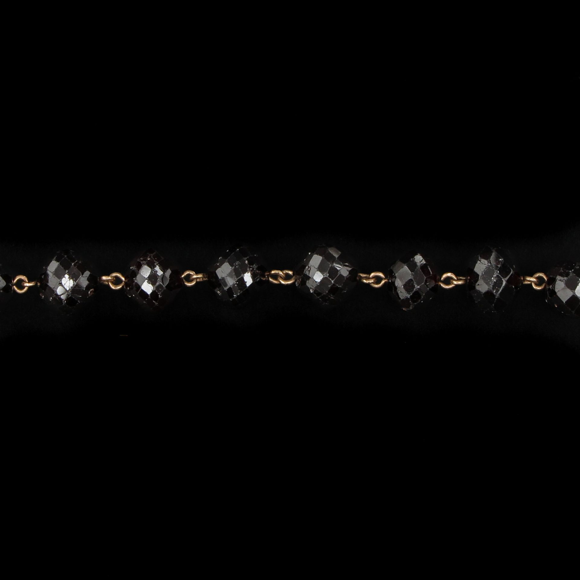 A Garnet Necklace - Image 4 of 5