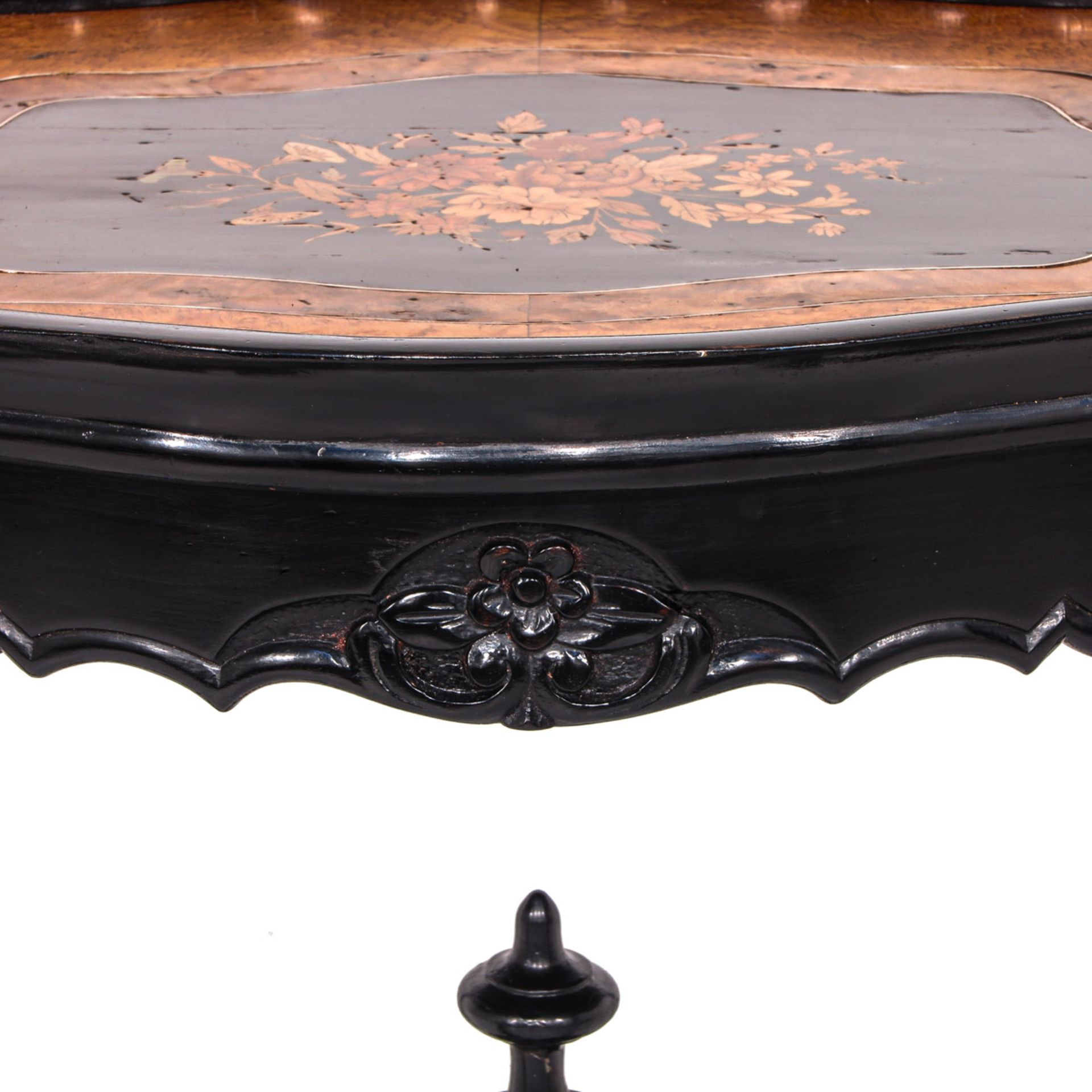 A William III Period Table - Image 6 of 8