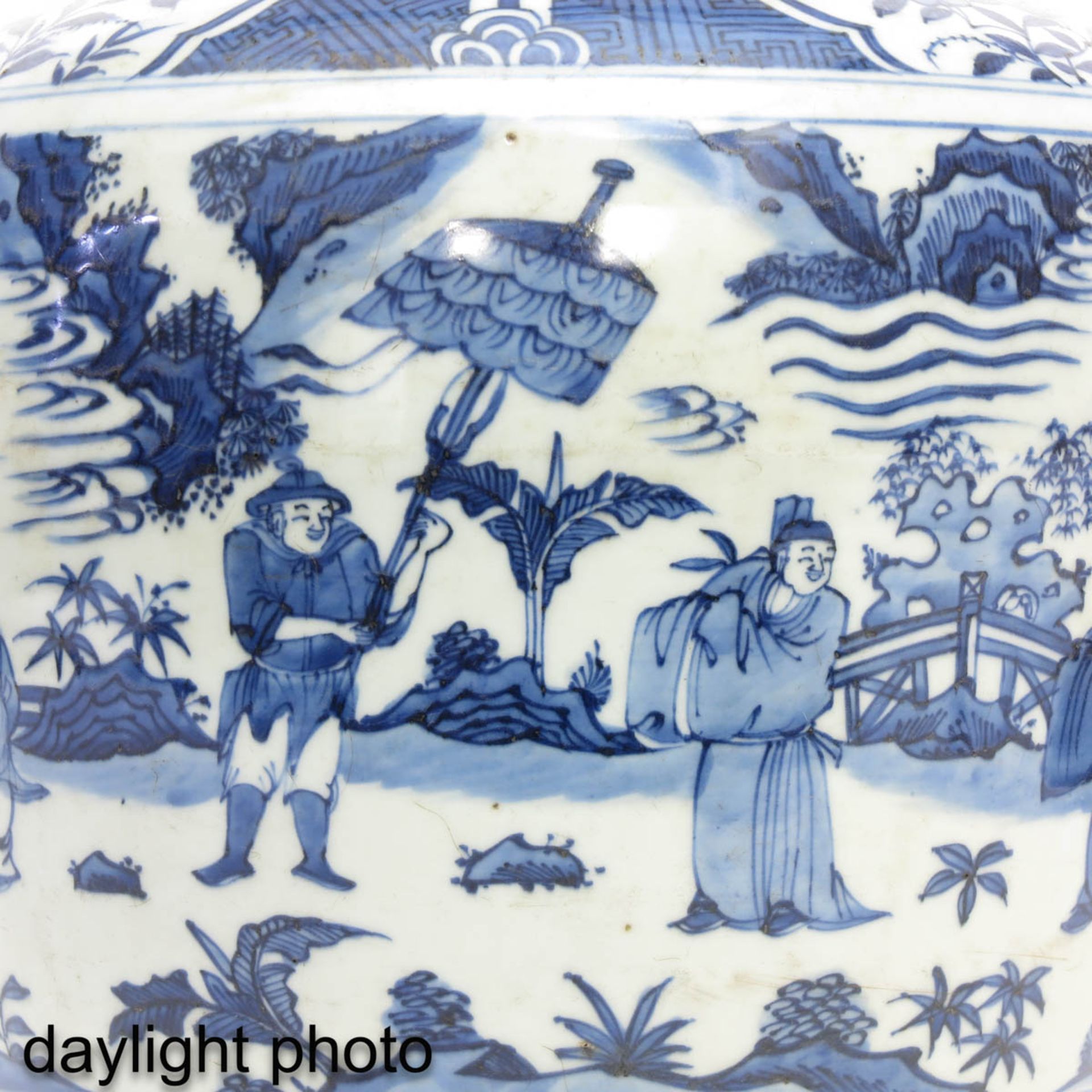 A Large Blue and White Pot - Image 9 of 9