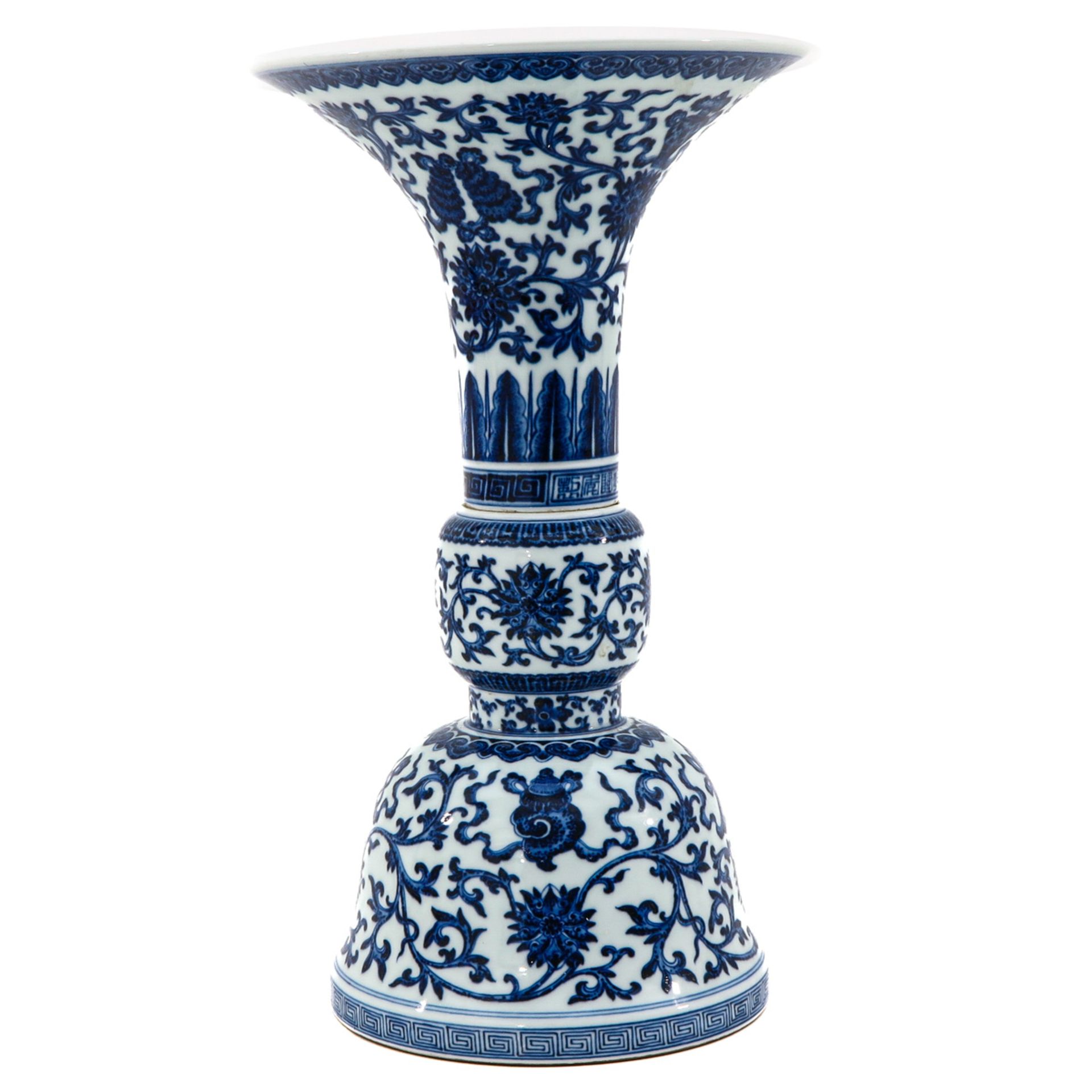 A Blue and White Chinese Altar Vase - Bild 3 aus 9