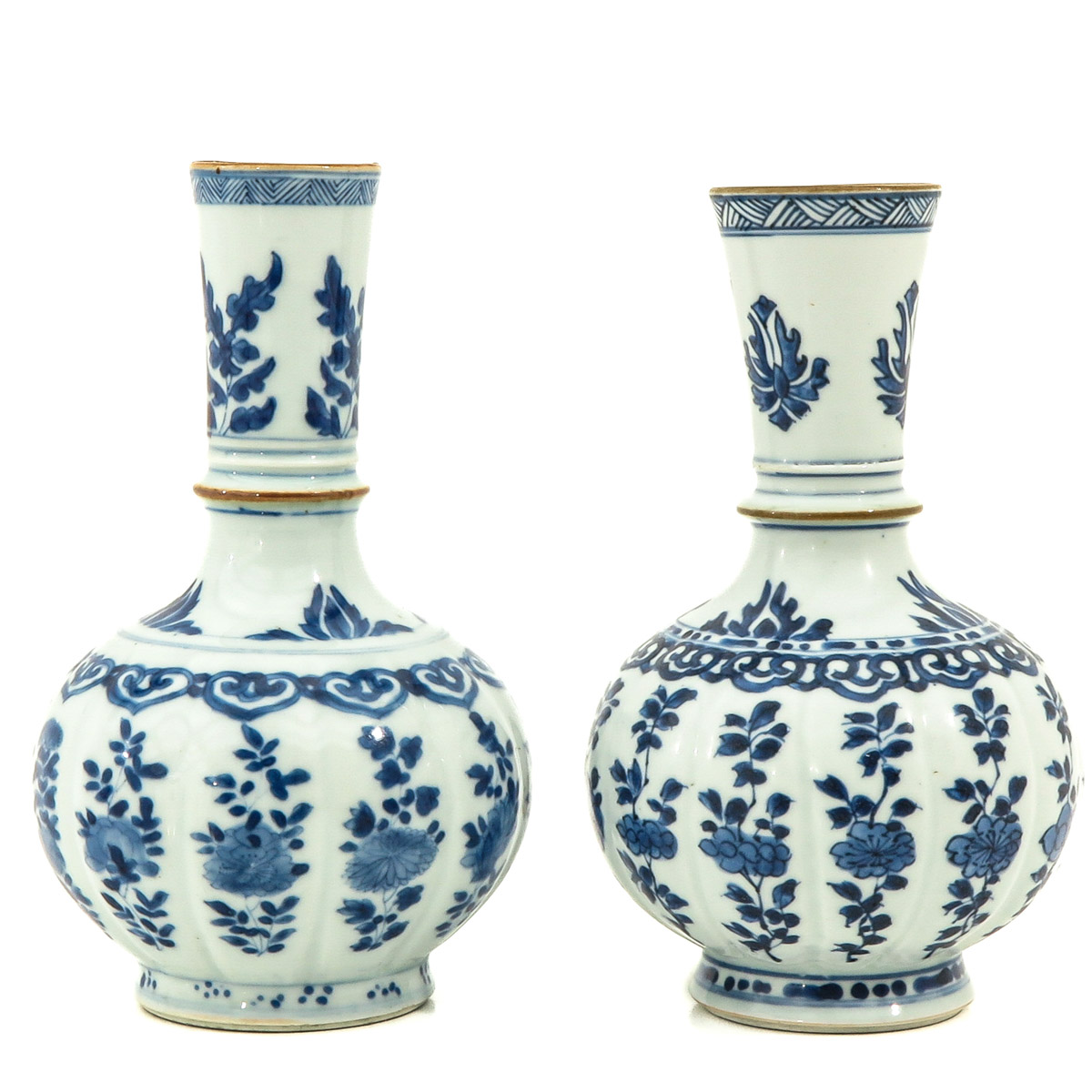 A Pair of Blue and White Vases - Image 4 of 10