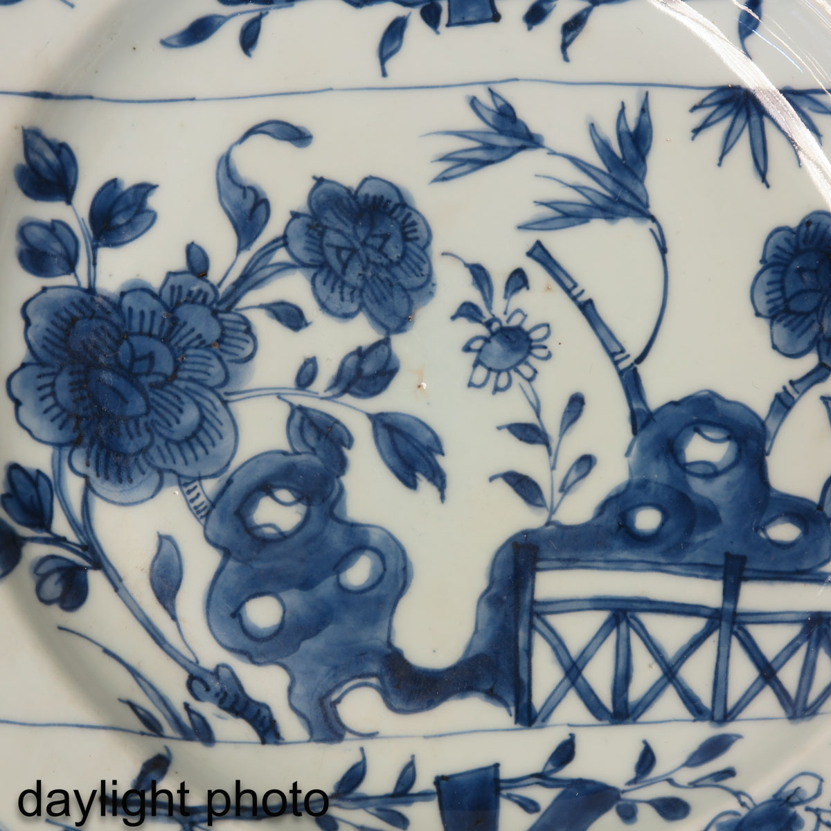 A Lot of 2 Blue and White Plates - Bild 10 aus 10