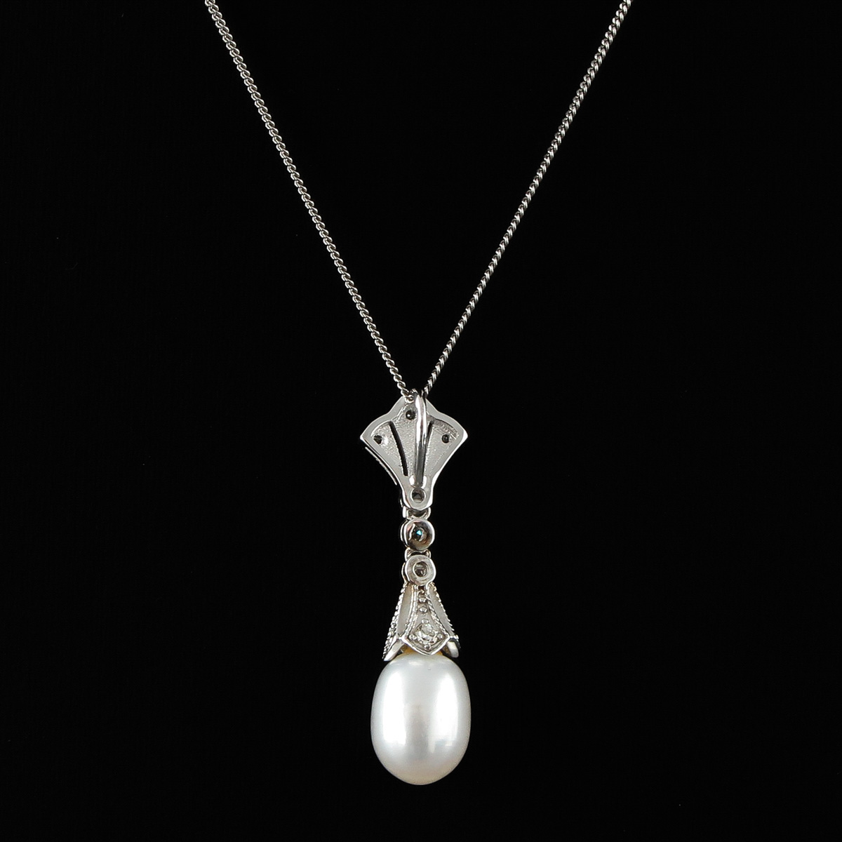 A Necklace with Pearl and Diamond Pendant - Image 2 of 6