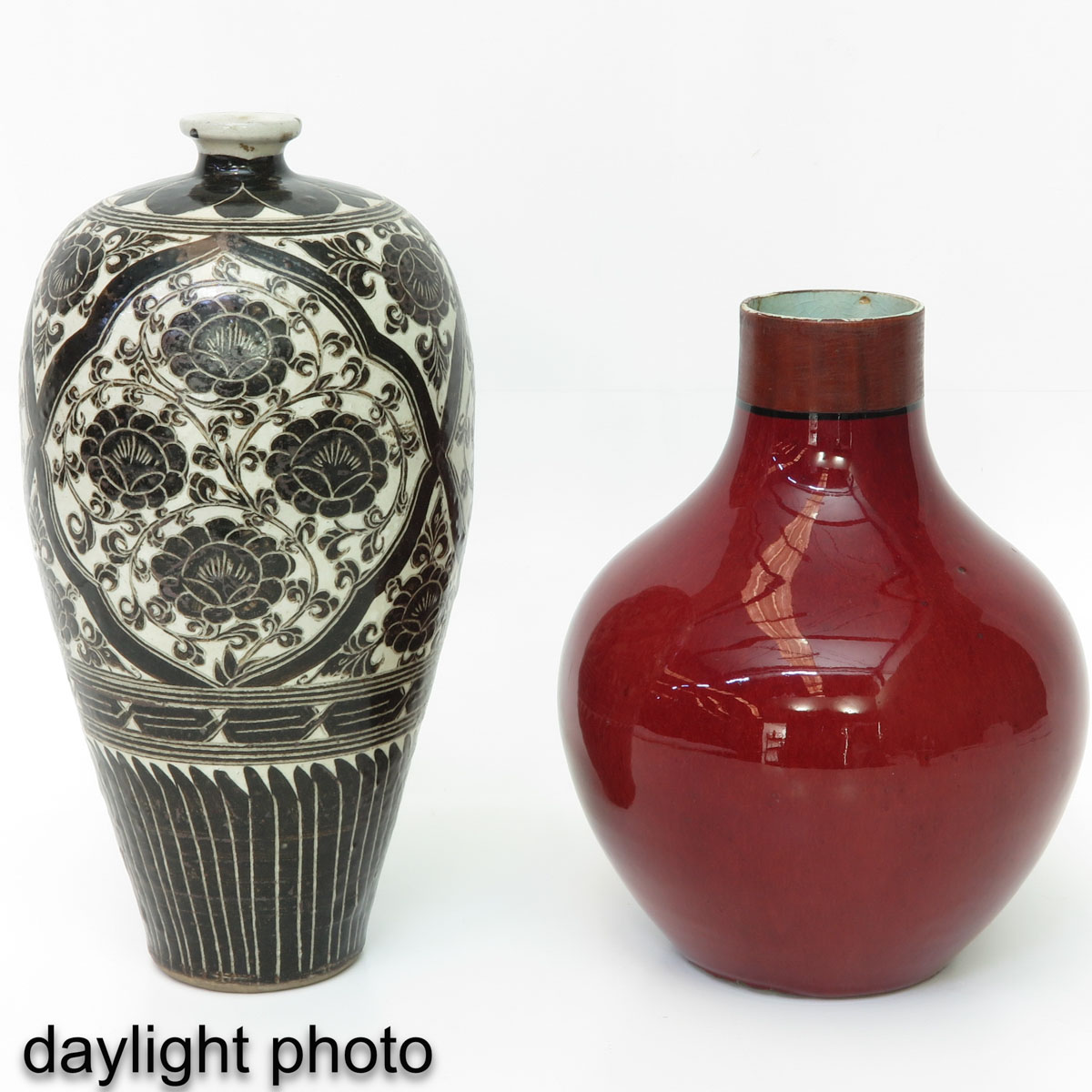 A Lot of 2 Vases - Image 7 of 10