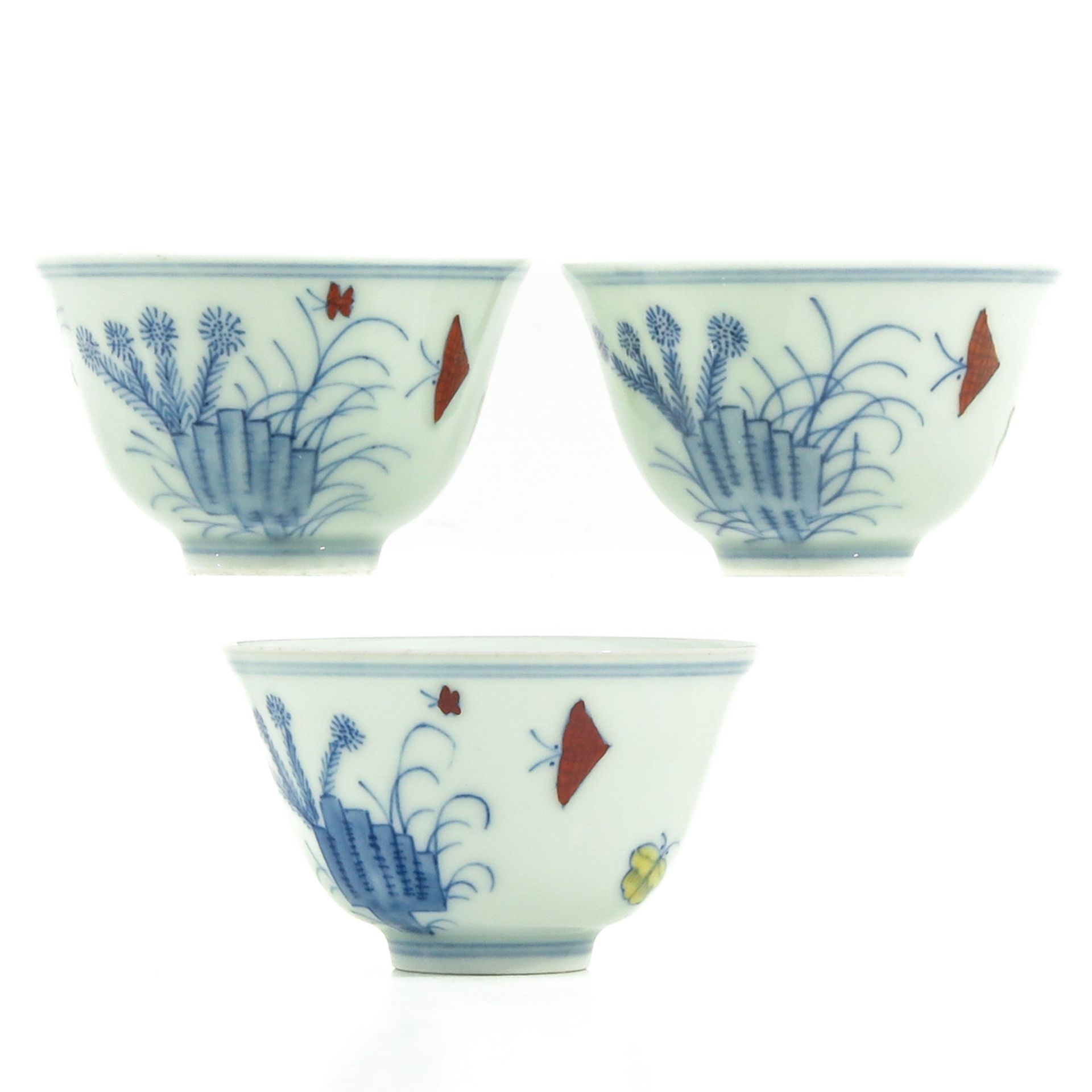 A Collection of 3 Doucai Decor Cups - Image 3 of 9