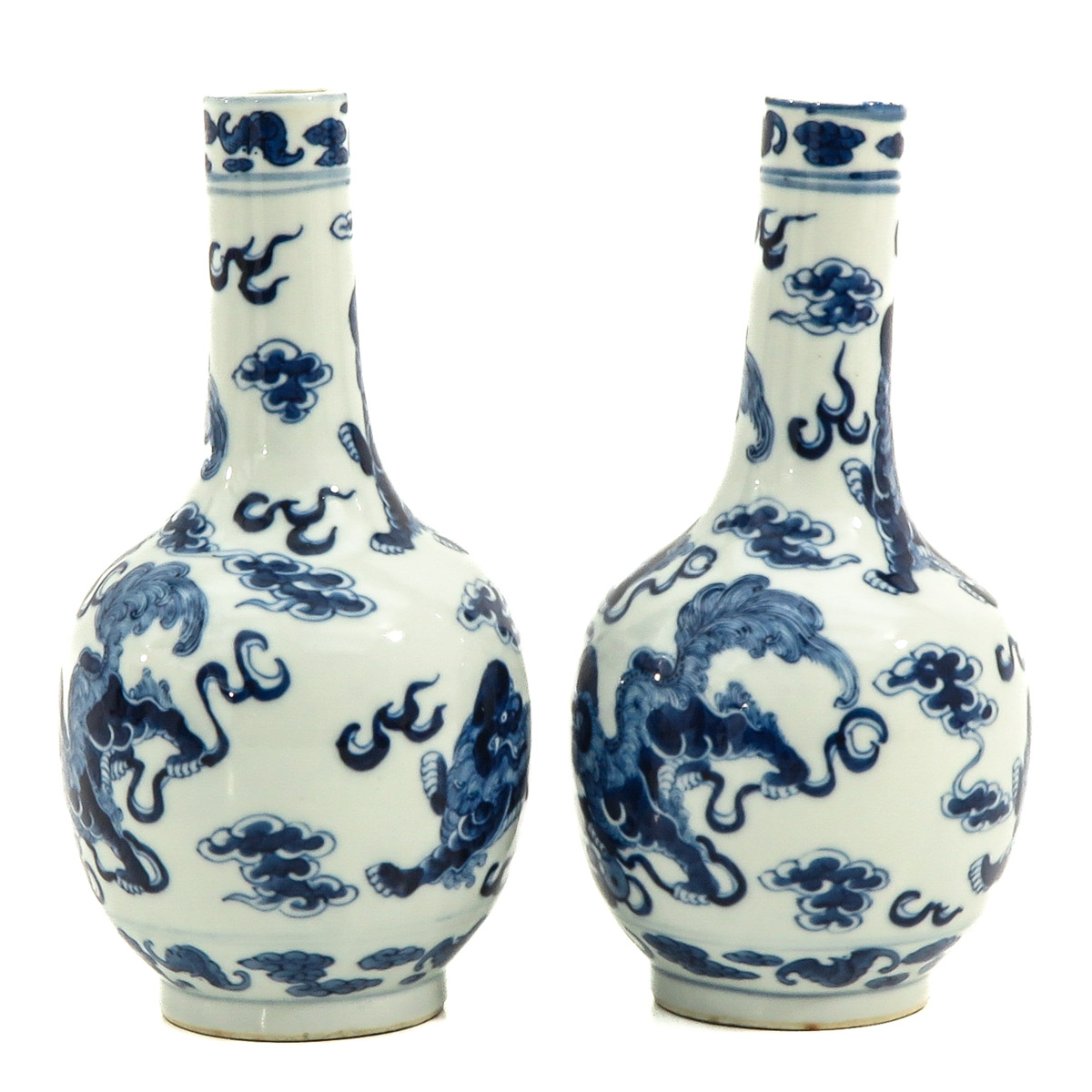 A Pair of Blue and White Bottle Vases - Image 3 of 10