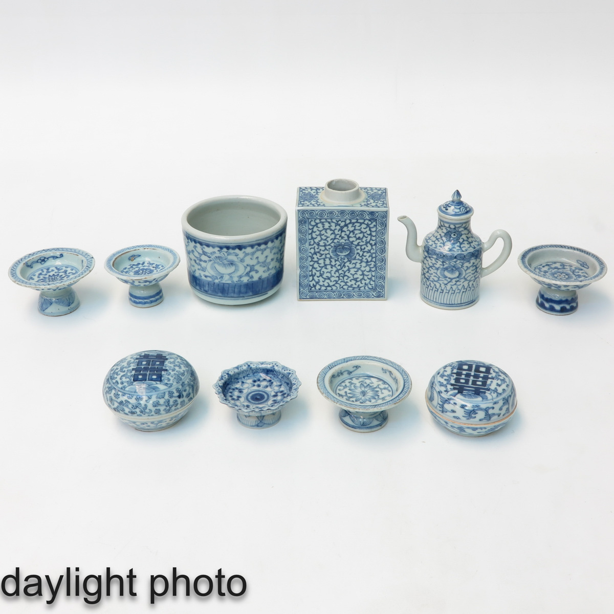 A Collection of Porcelain - Image 7 of 9