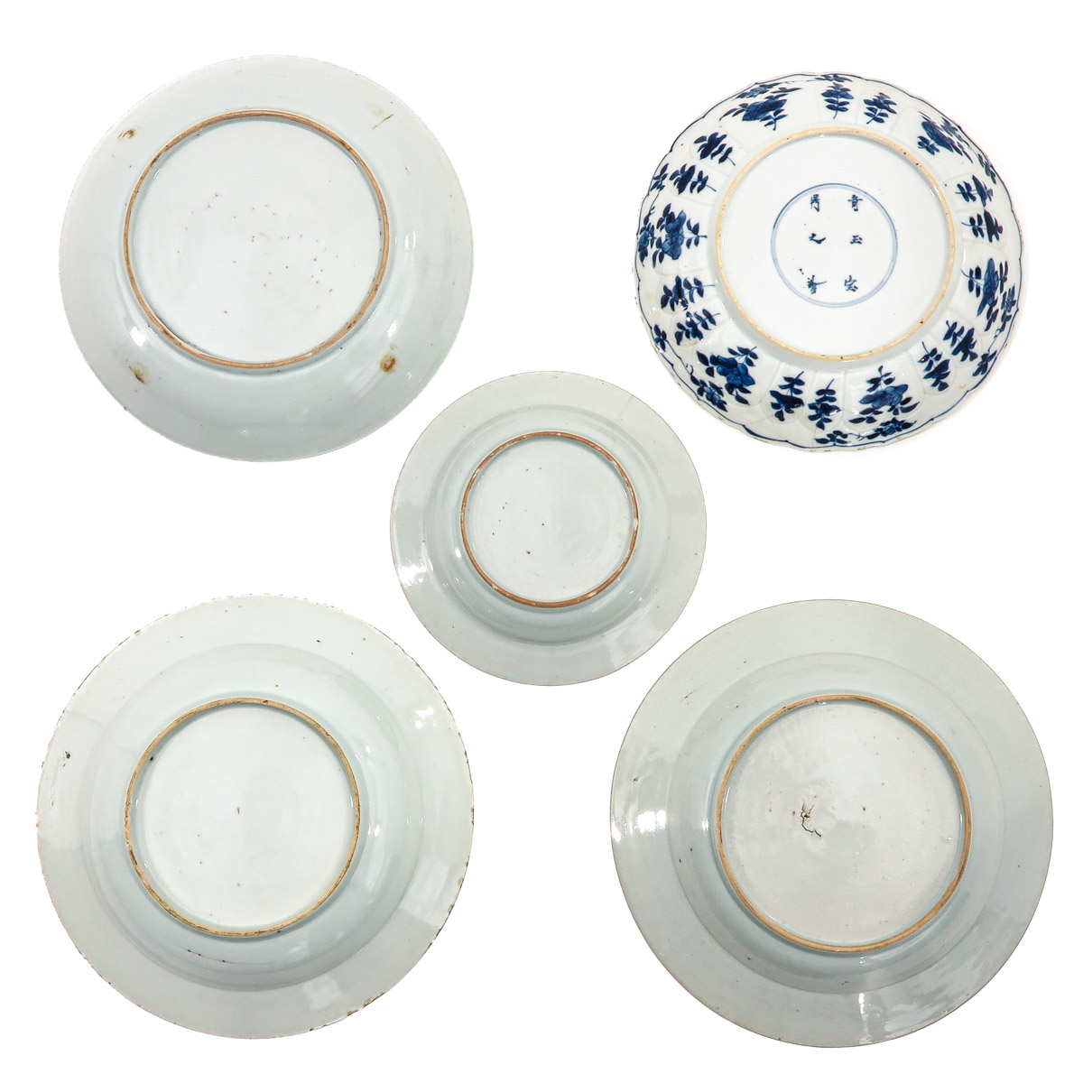 A Collection of 5 Blue and White Plates - Image 2 of 10
