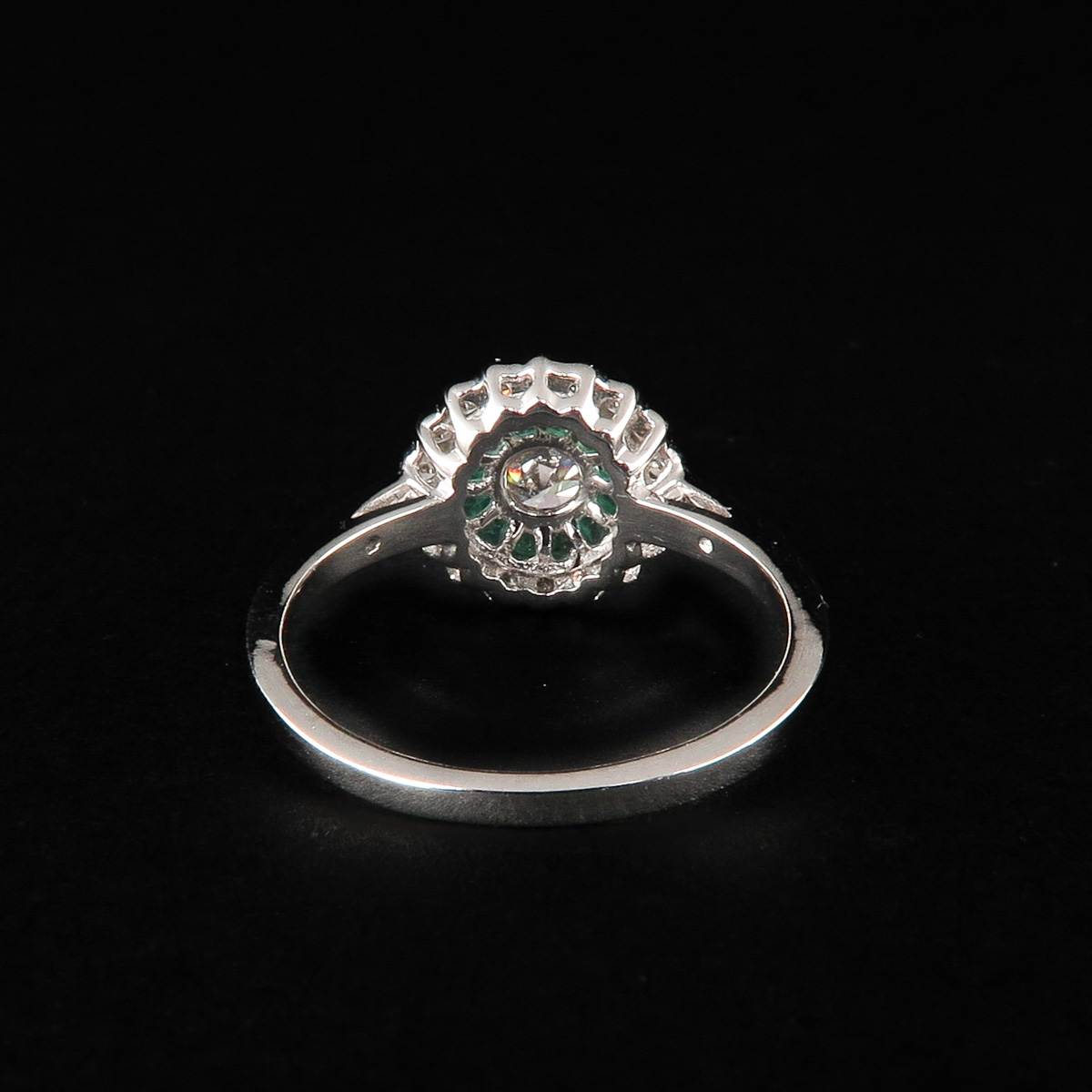 A Ladies Emerald and Diamond Ring - Image 3 of 5