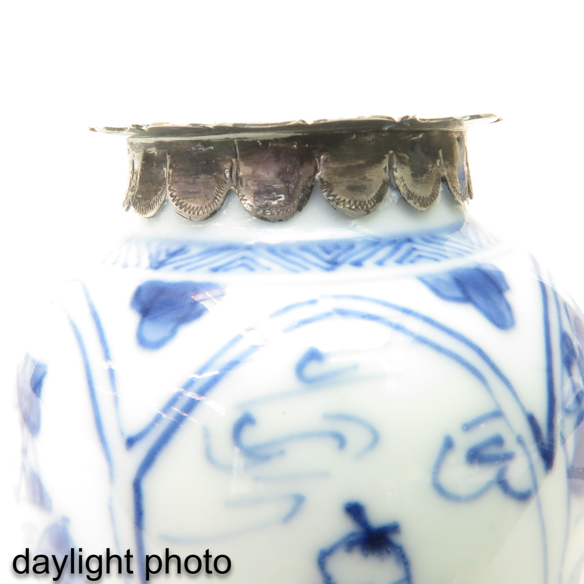 A Blue and White Miniature Vase - Image 9 of 10