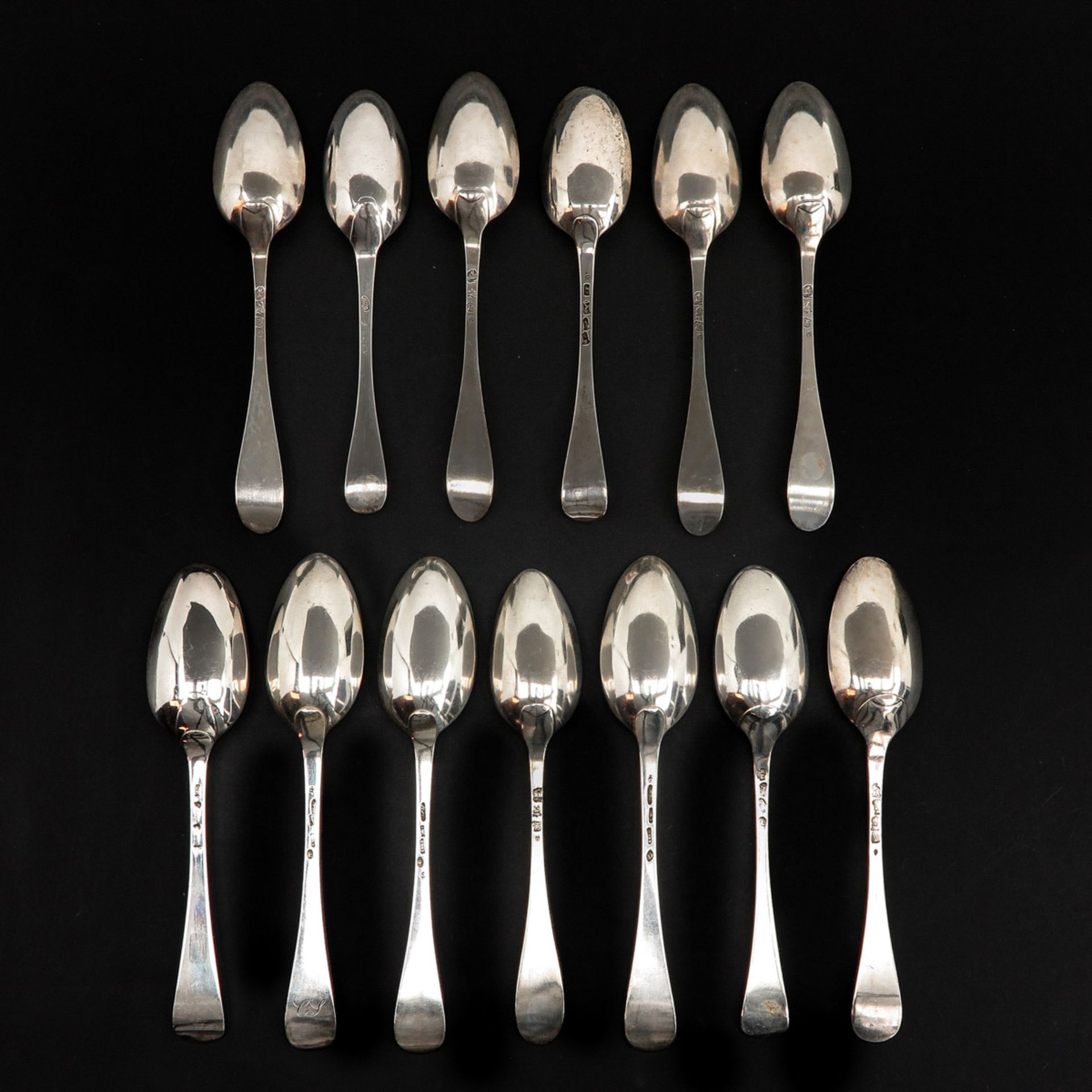 A Collection of 13 Silver Spoons - Bild 2 aus 10