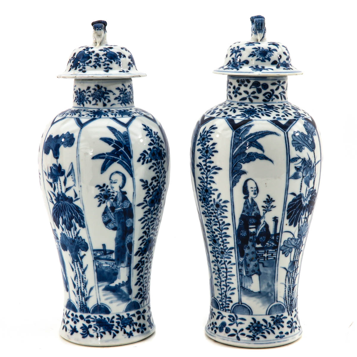 A Pair of Blue and White Garniture Vases - Image 2 of 10