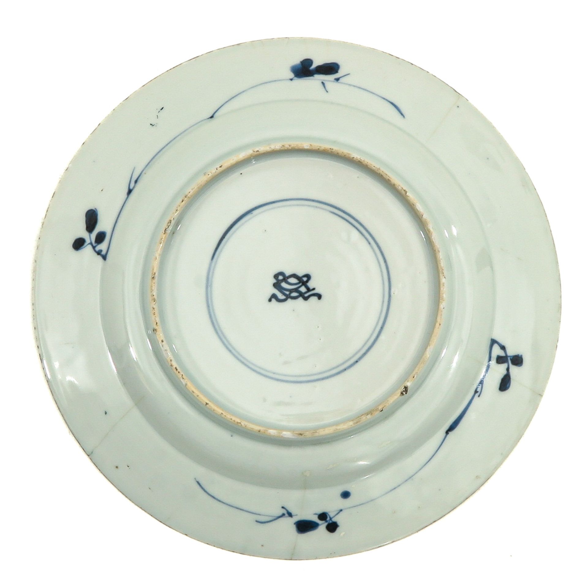 A Collection of 5 Blue and White Plates - Image 8 of 10