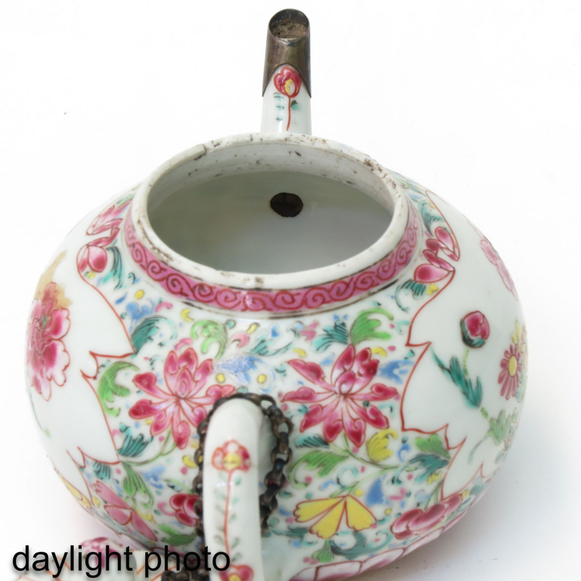 A Famille Rose Teapot - Bild 9 aus 10