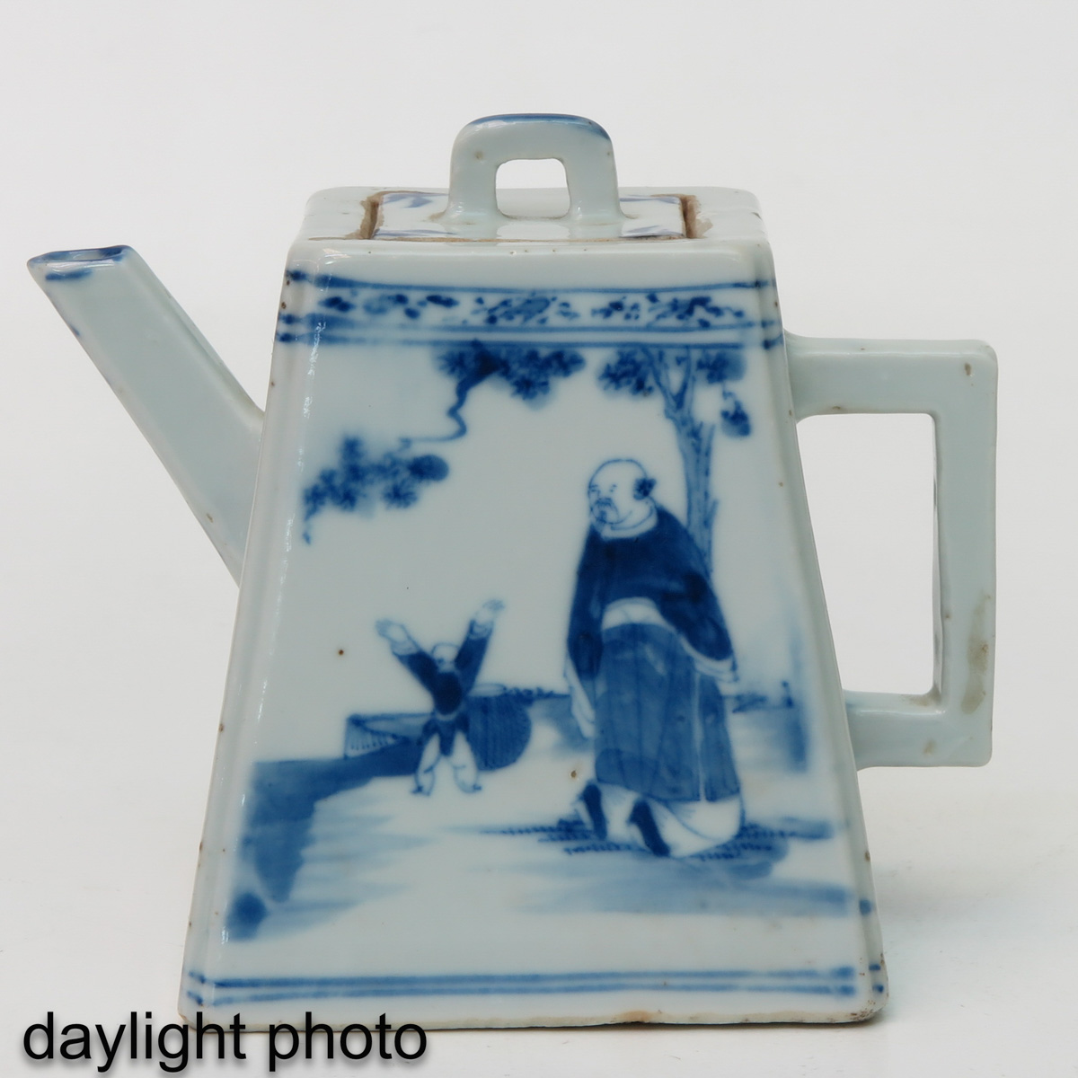 A Blue and White Teapot - Image 7 of 10