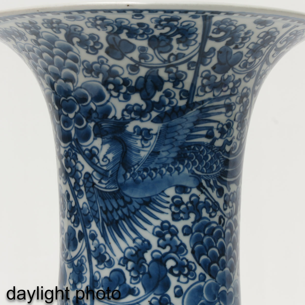 A Blue and White Yen Yen Vase - Image 9 of 9