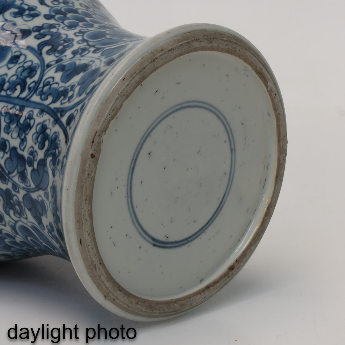 A Blue and White Yen Yen Vase - Image 8 of 9