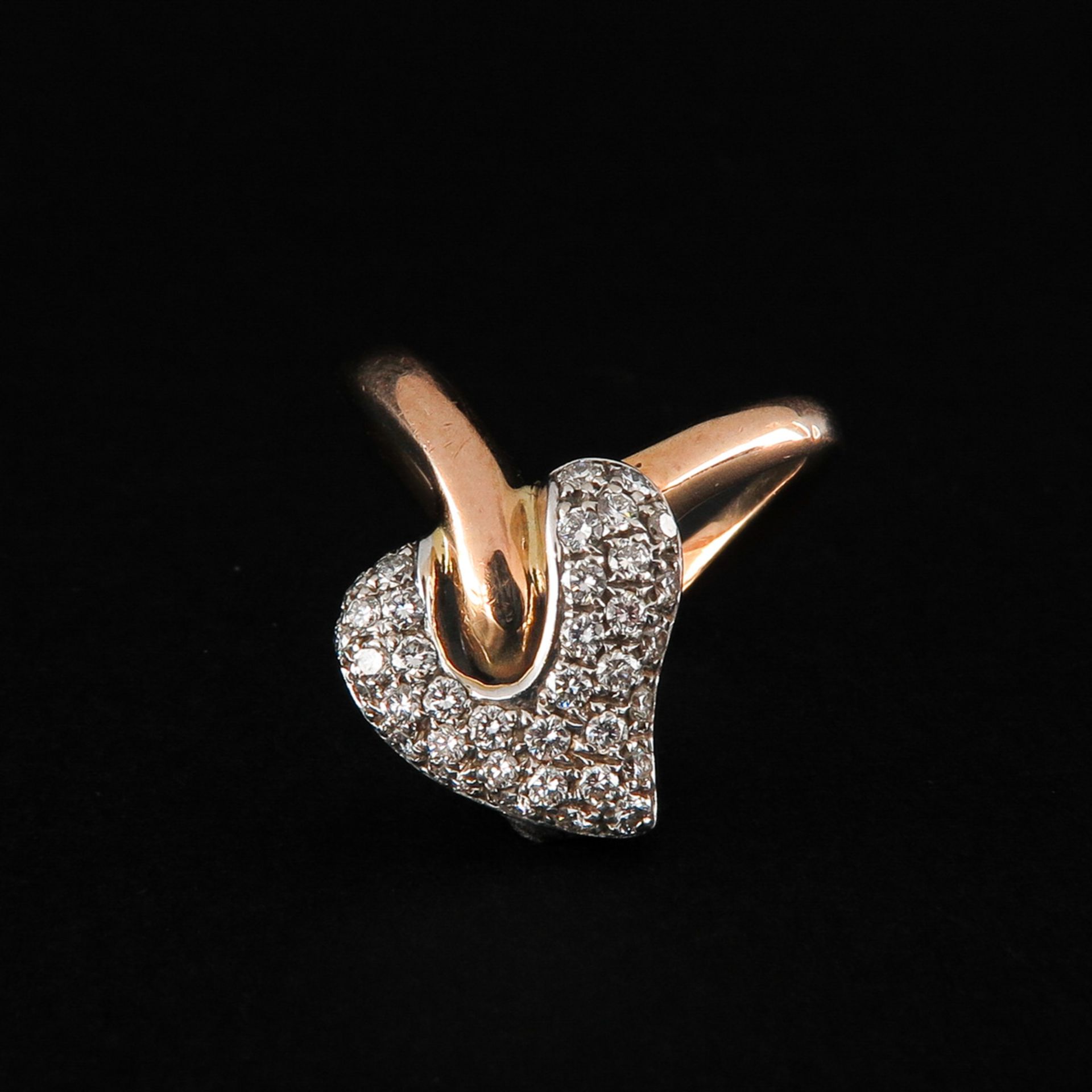 A Ladies Diamond Ring - Image 2 of 3