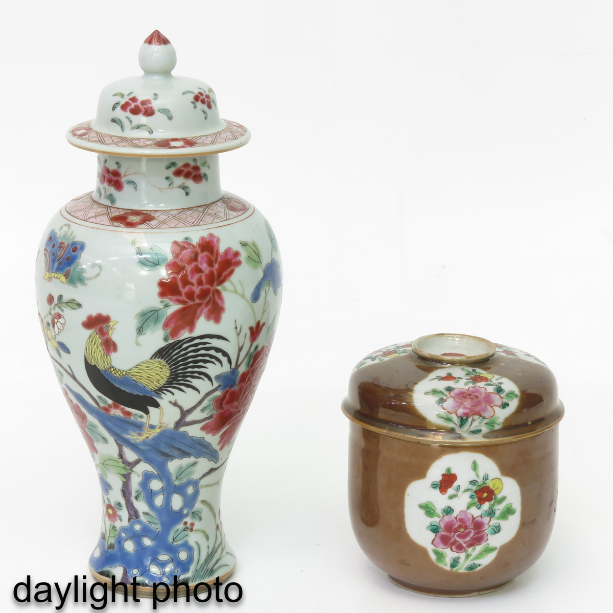 A Pot with Cover and Garniture Vase - Image 7 of 10