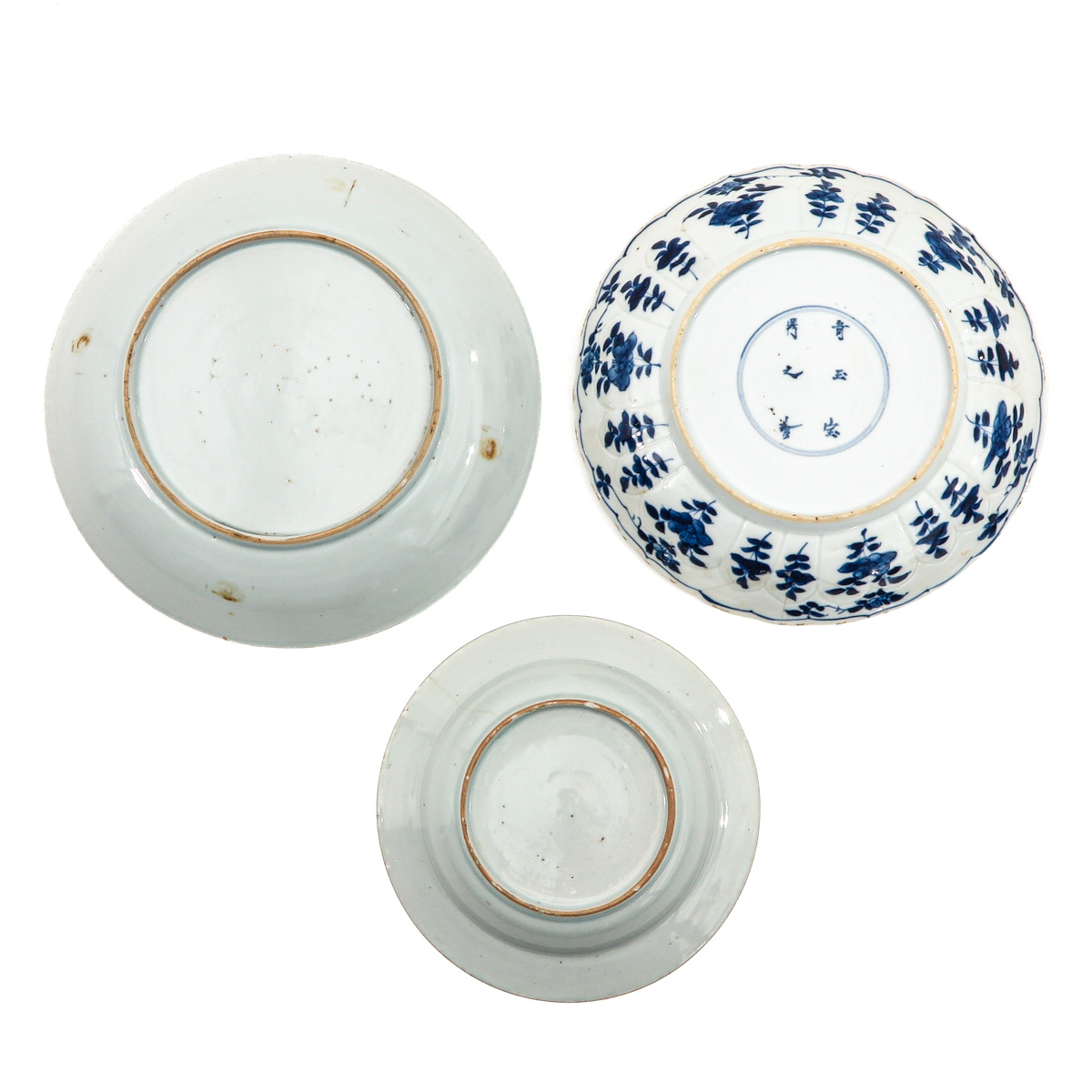 A Collection of 5 Blue and White Plates - Image 4 of 10