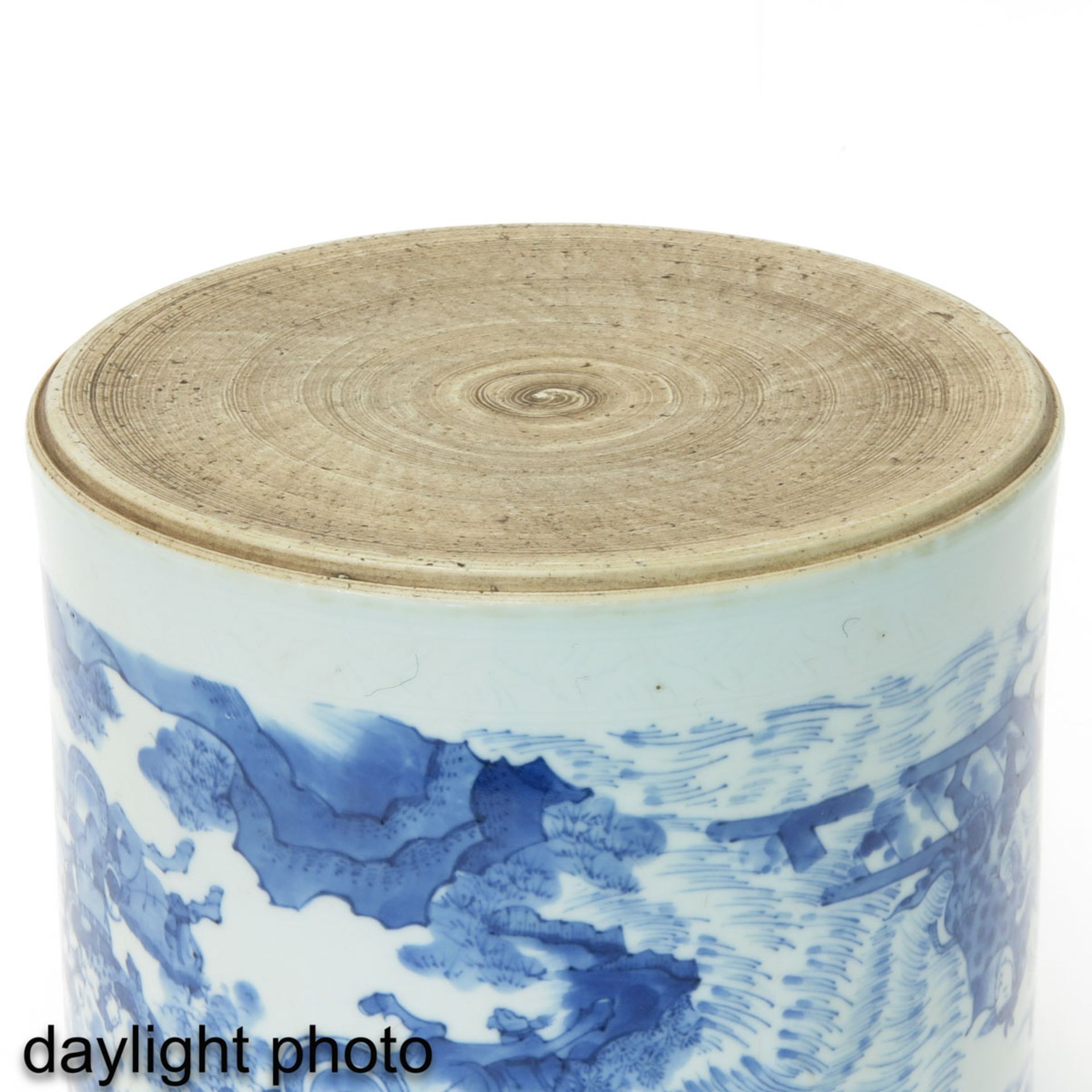 A Blue and White Brush Pot - Bild 8 aus 9