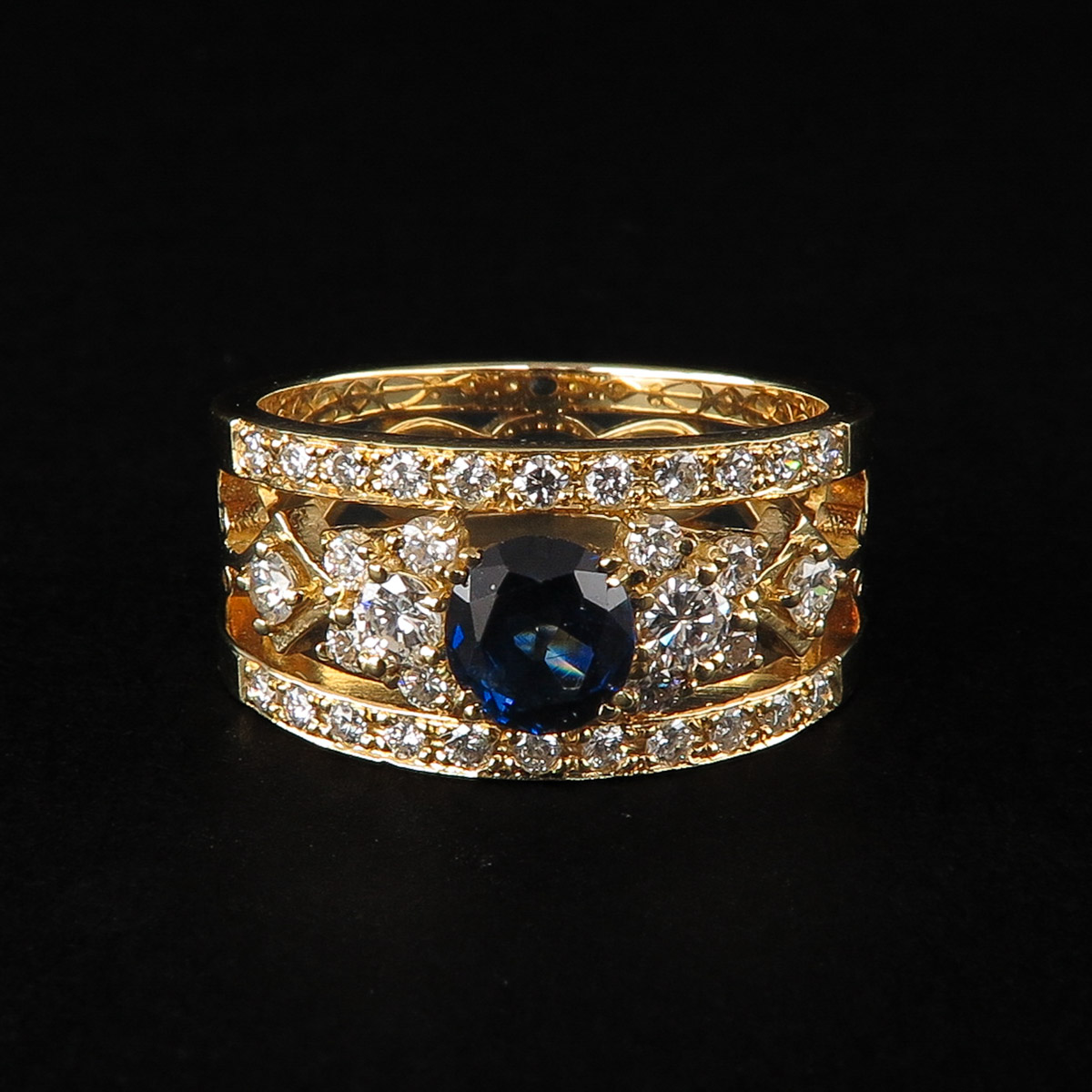 A Ladies 18k Gold Sapphire and Diamond Ring - Image 2 of 4