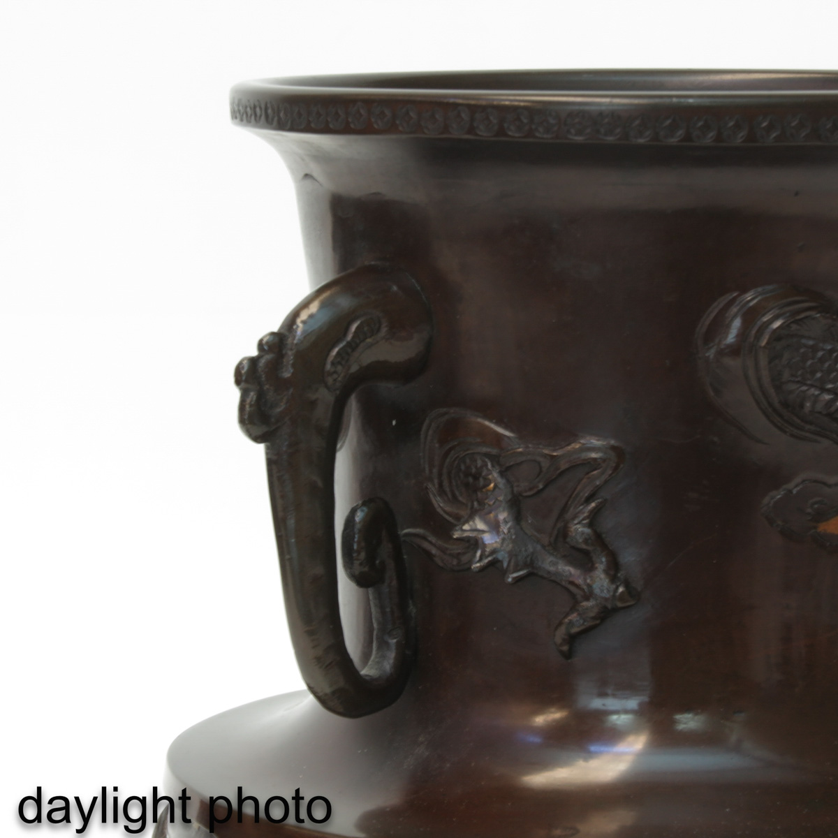 A Pair of Japanese Bronze Vases - Image 9 of 10