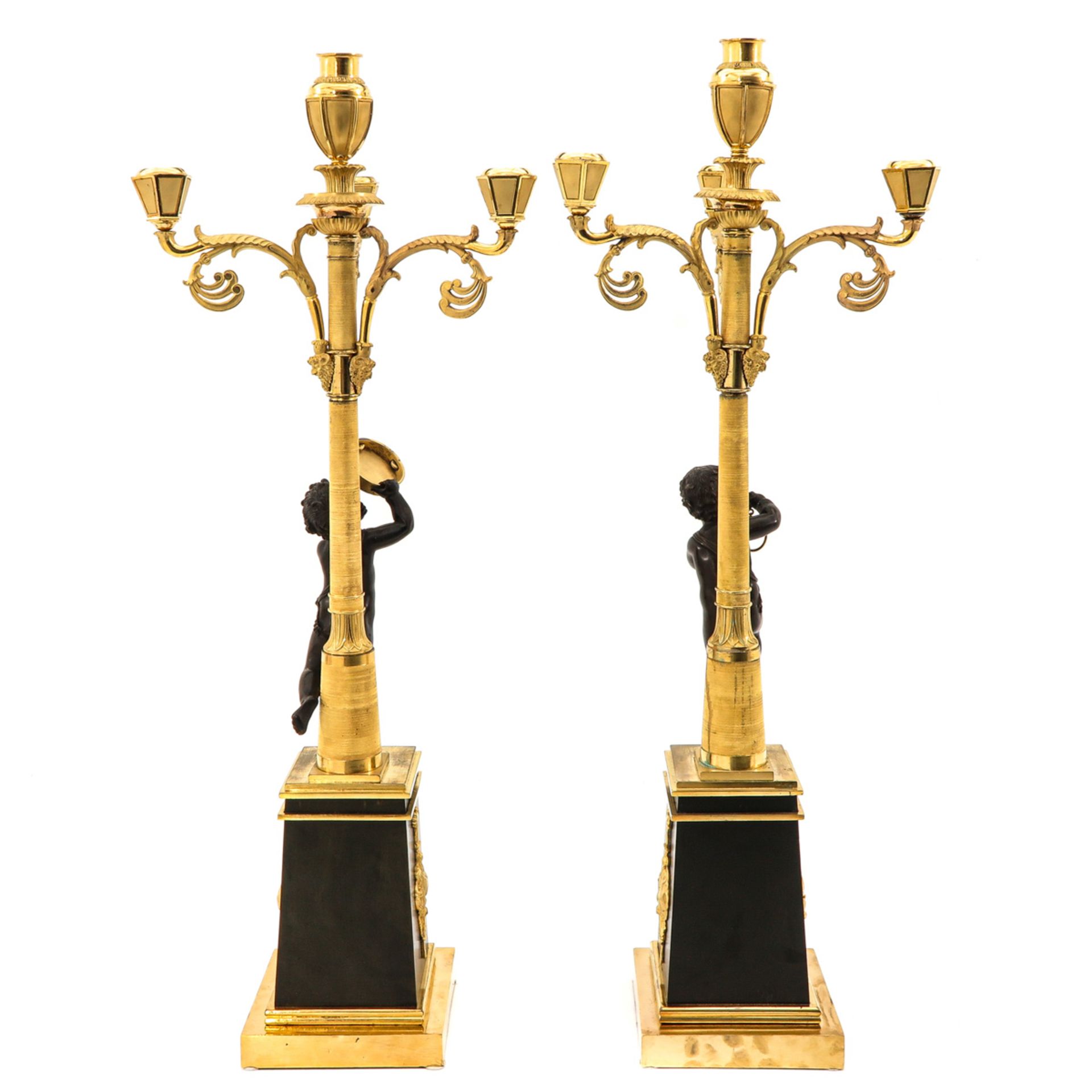 A Pair of Candlesticks - Bild 3 aus 10