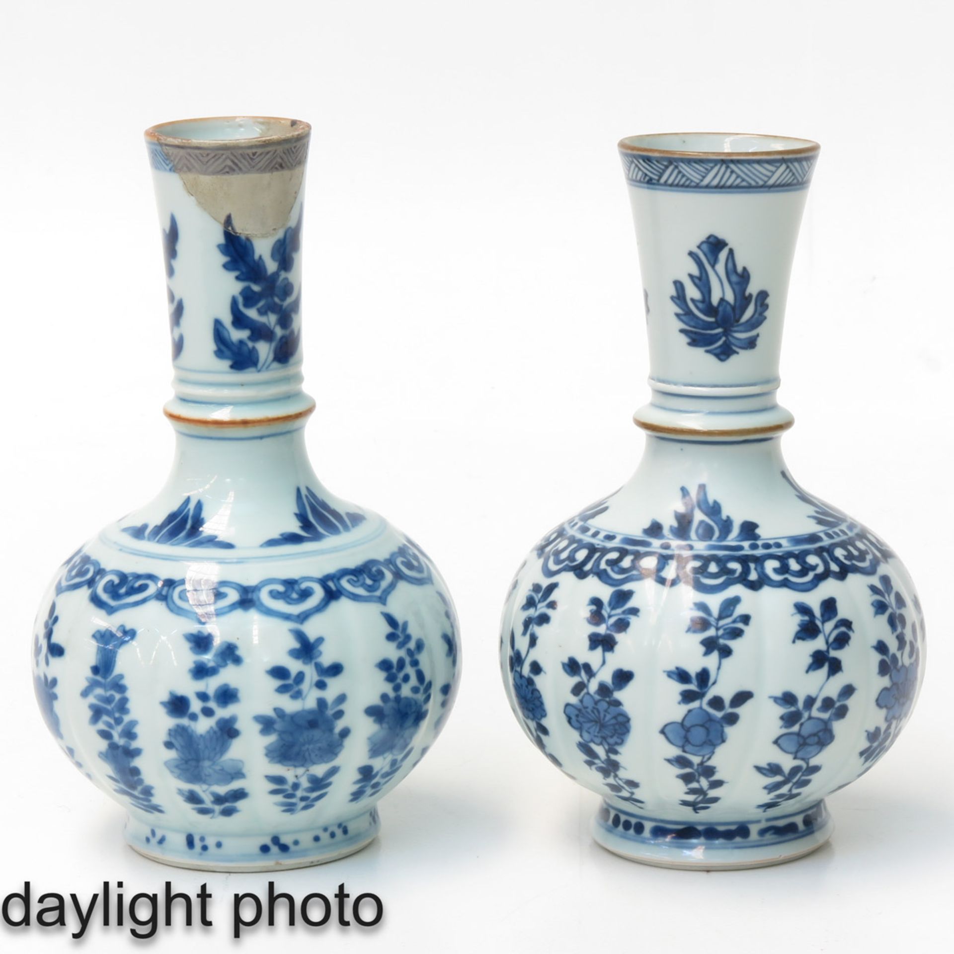 A Pair of Blue and White Vases - Bild 7 aus 10