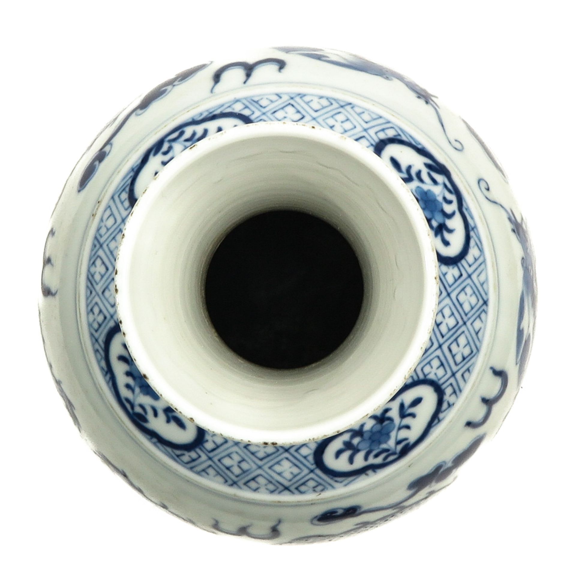 A Blue and White Bottle Vase - Bild 5 aus 10