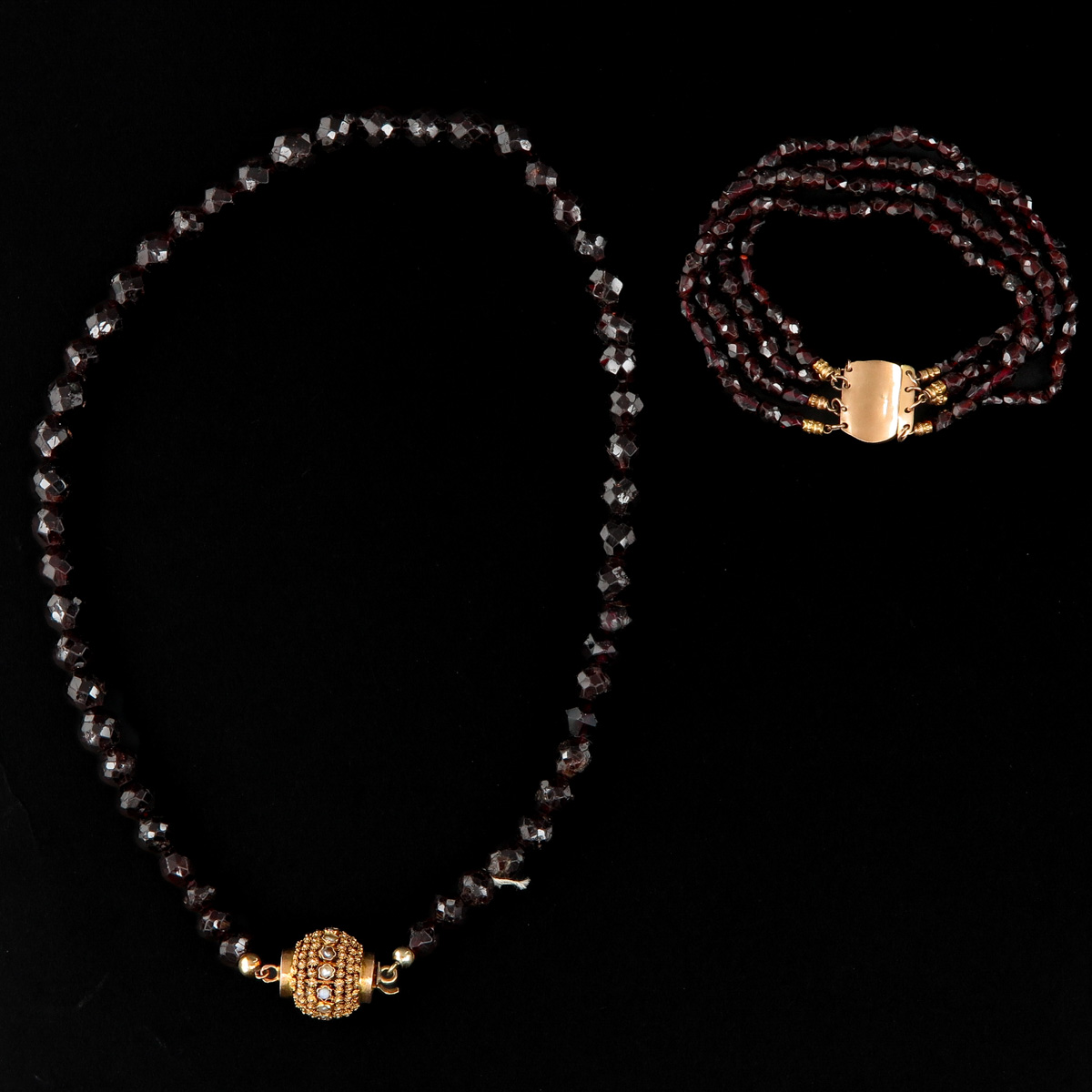 A Collection of Garnet Jewelry - Image 5 of 10