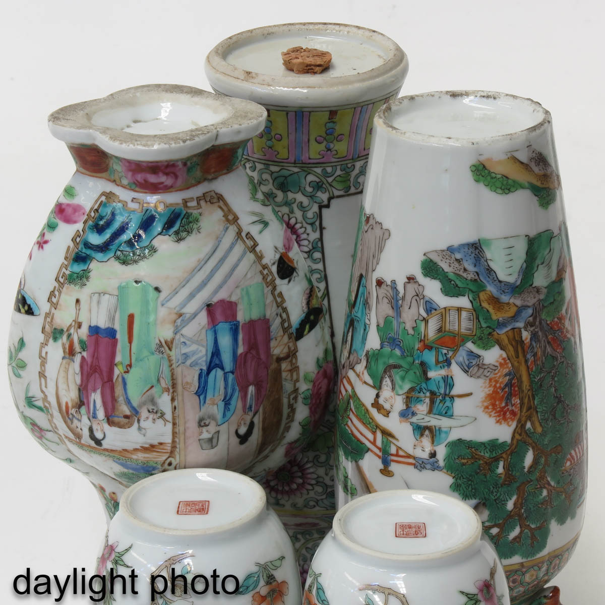 A Collection of 5 Vases - Image 8 of 9