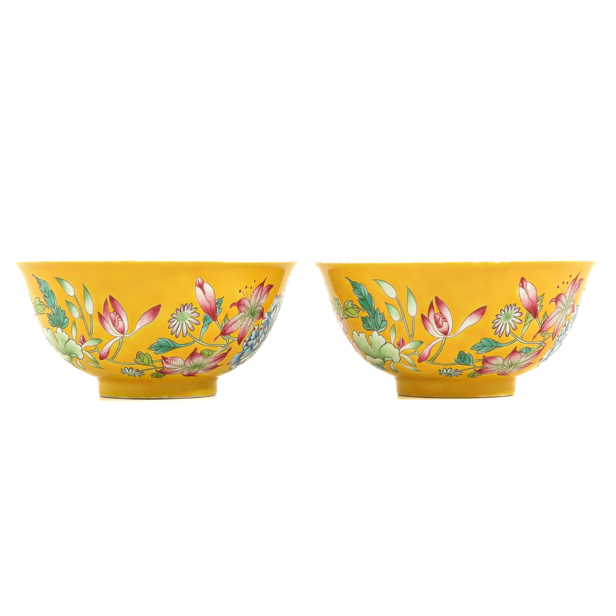 A Pair of Famille Rose Bowls - Image 2 of 10