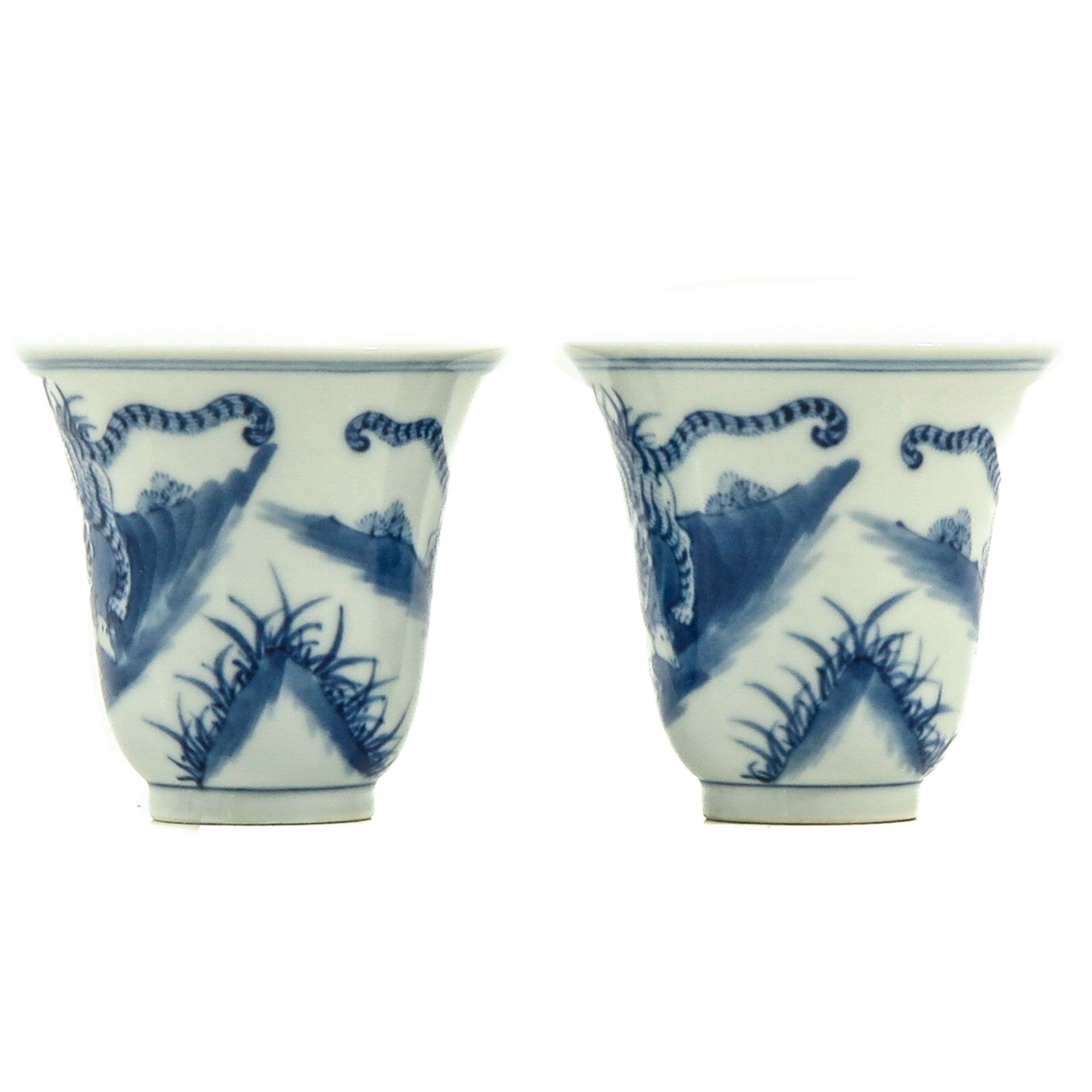 A Pair of Blue and White Cups - Bild 2 aus 9