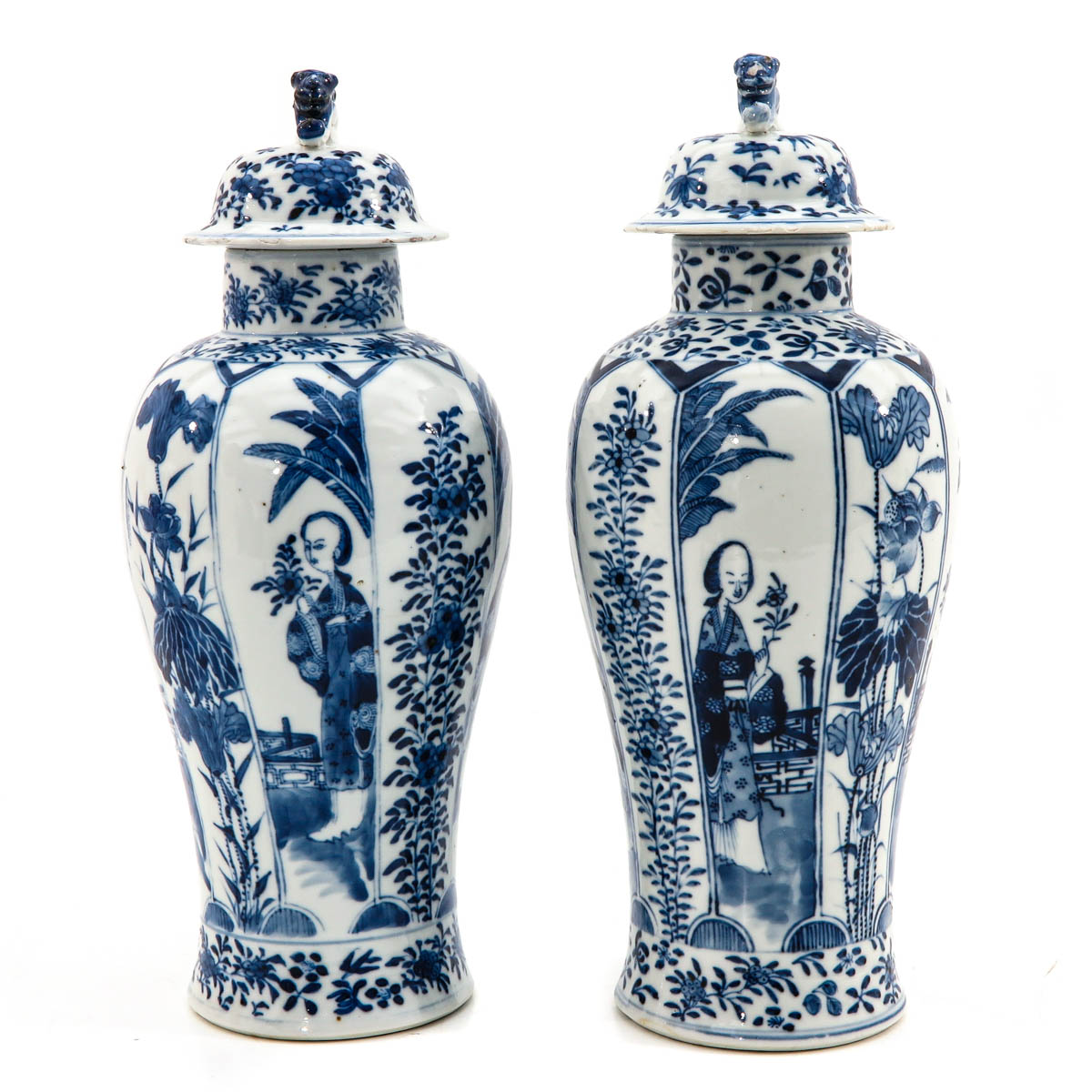 A Pair of Blue and White Garniture Vases - Image 4 of 10