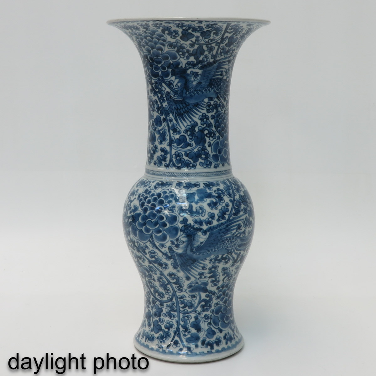 A Blue and White Yen Yen Vase - Image 7 of 9