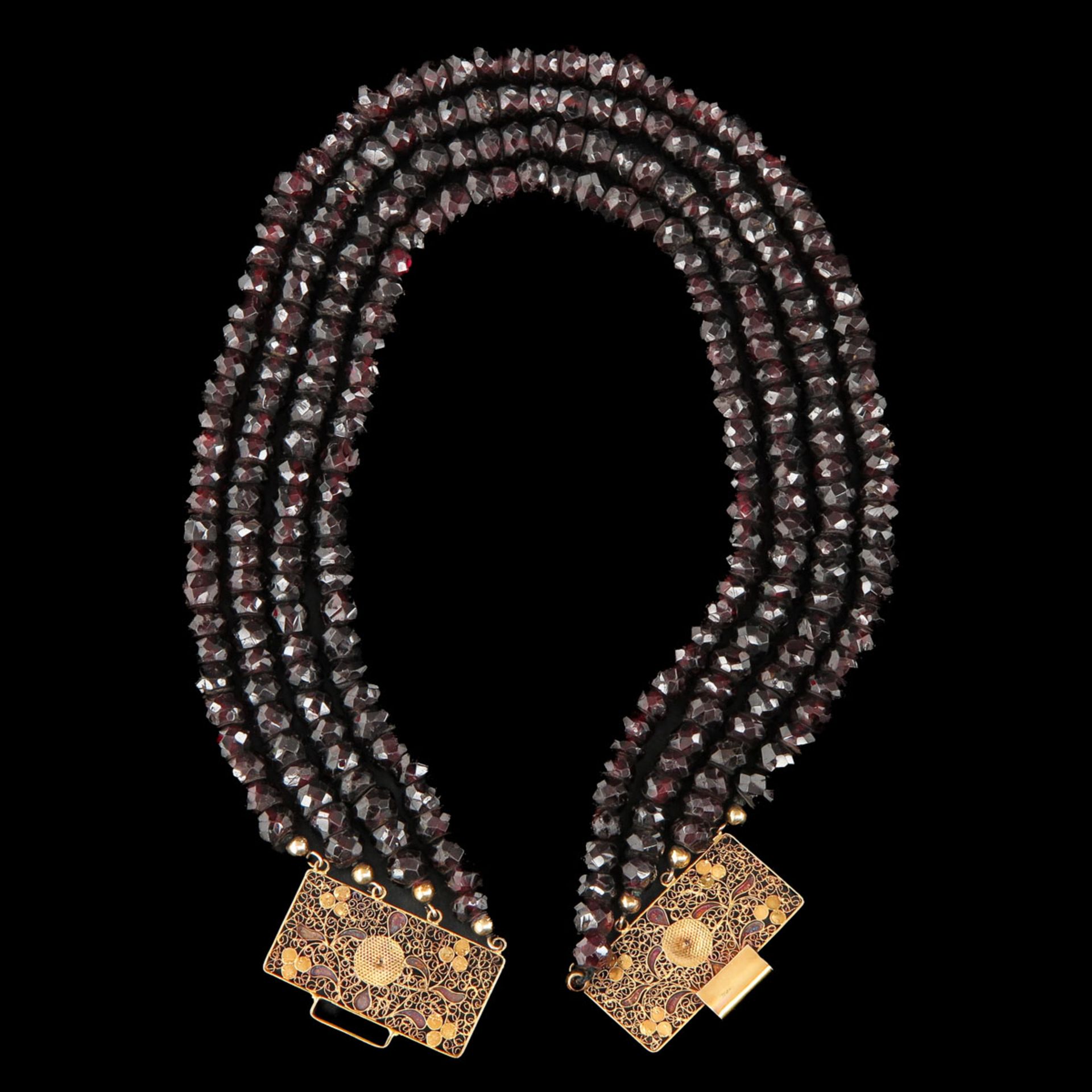 A Garnet Necklace - Image 3 of 5