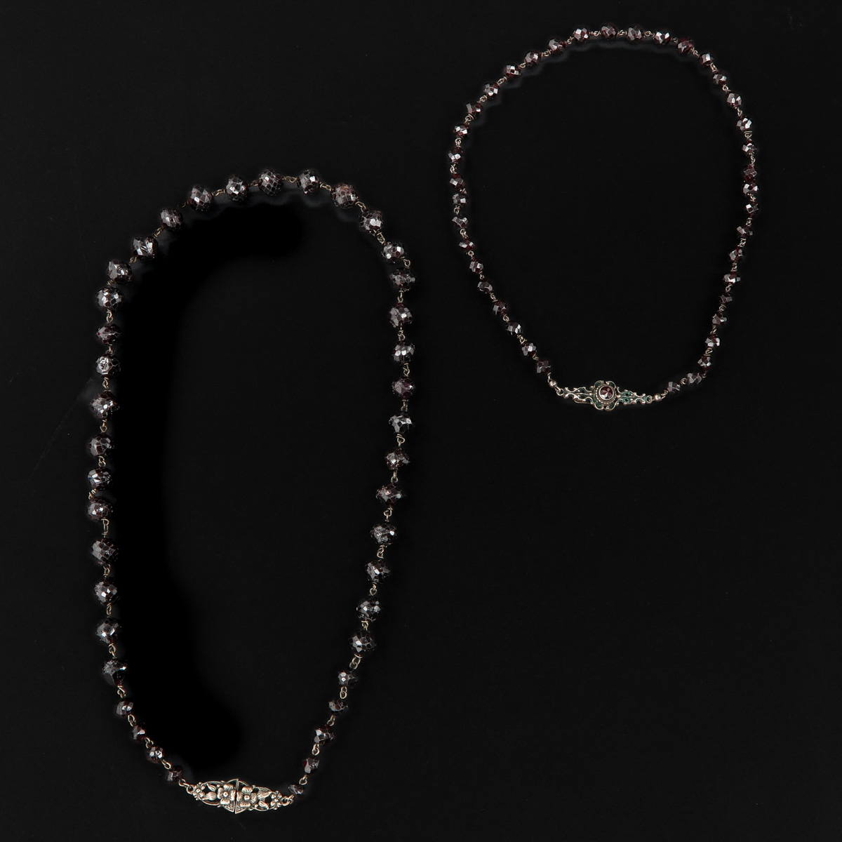 A Collection of Garnet Jewelry - Image 2 of 10