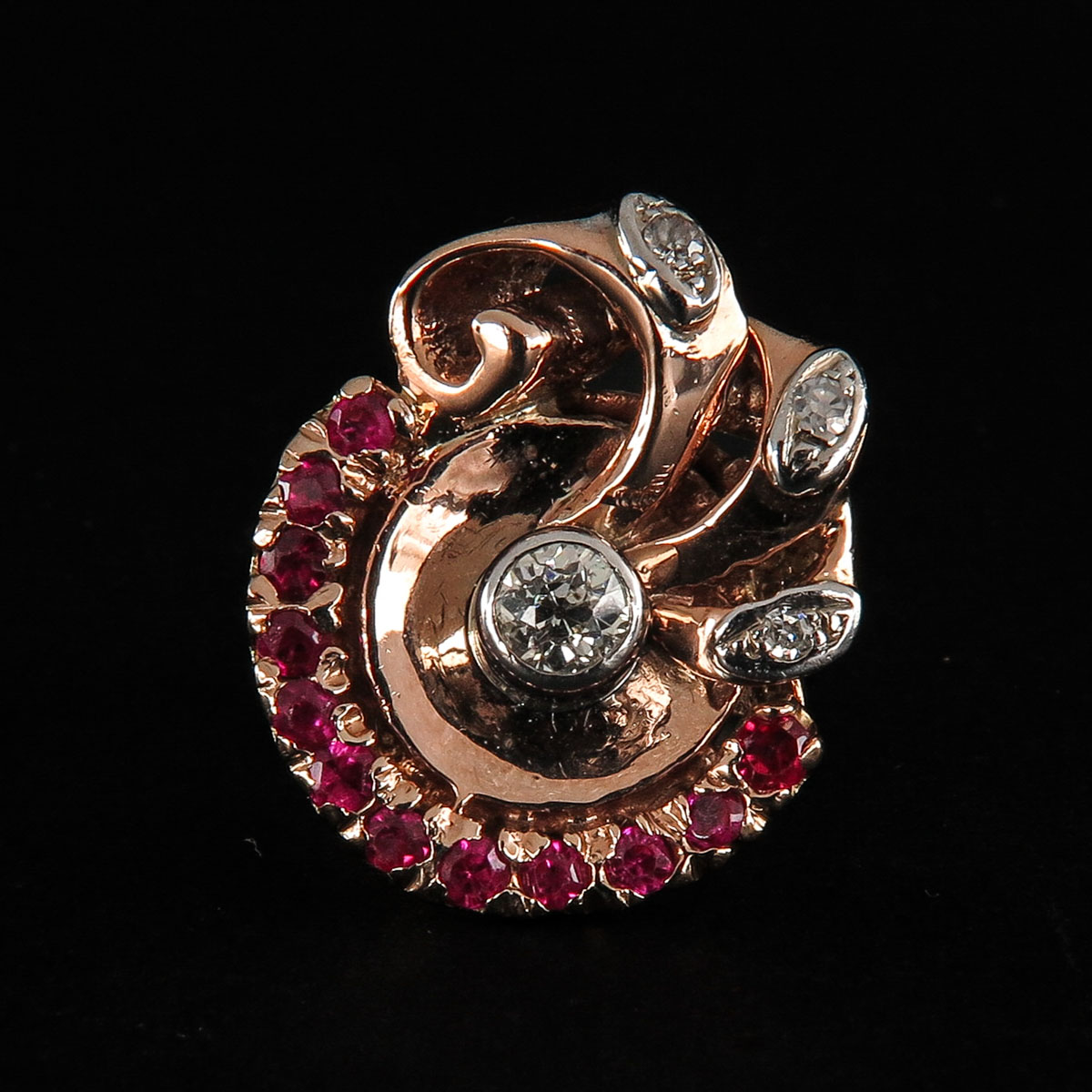 A Ladies Ruby and Diamond Ring - Image 2 of 4