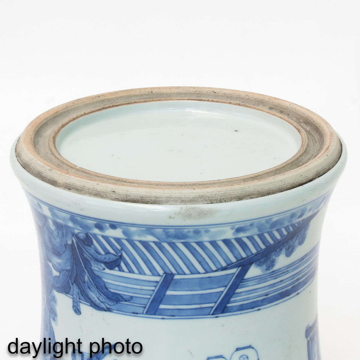 A Blue and White Brush Pot - Image 8 of 10