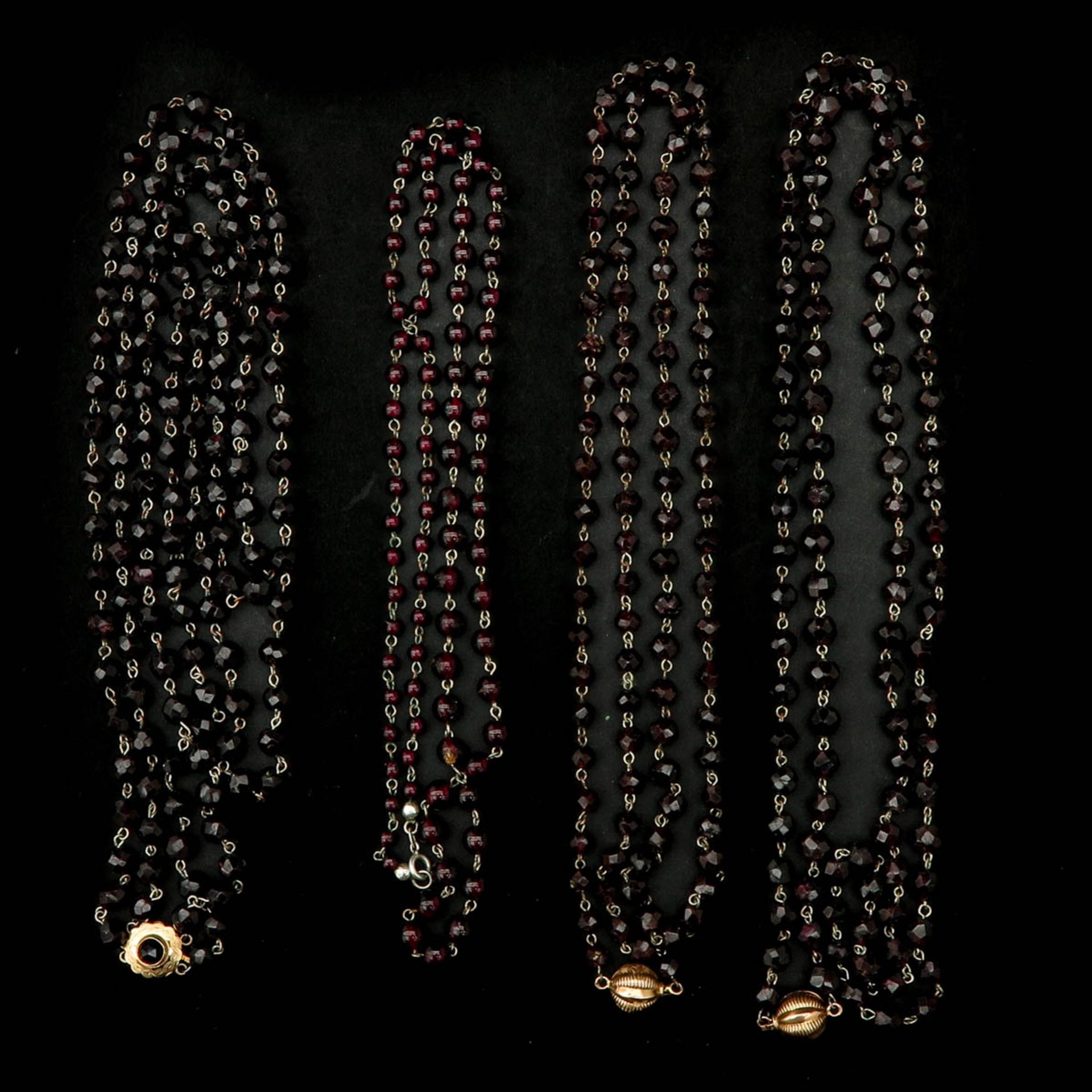 A Collection of 11 Garnet Necklaces - Image 4 of 8