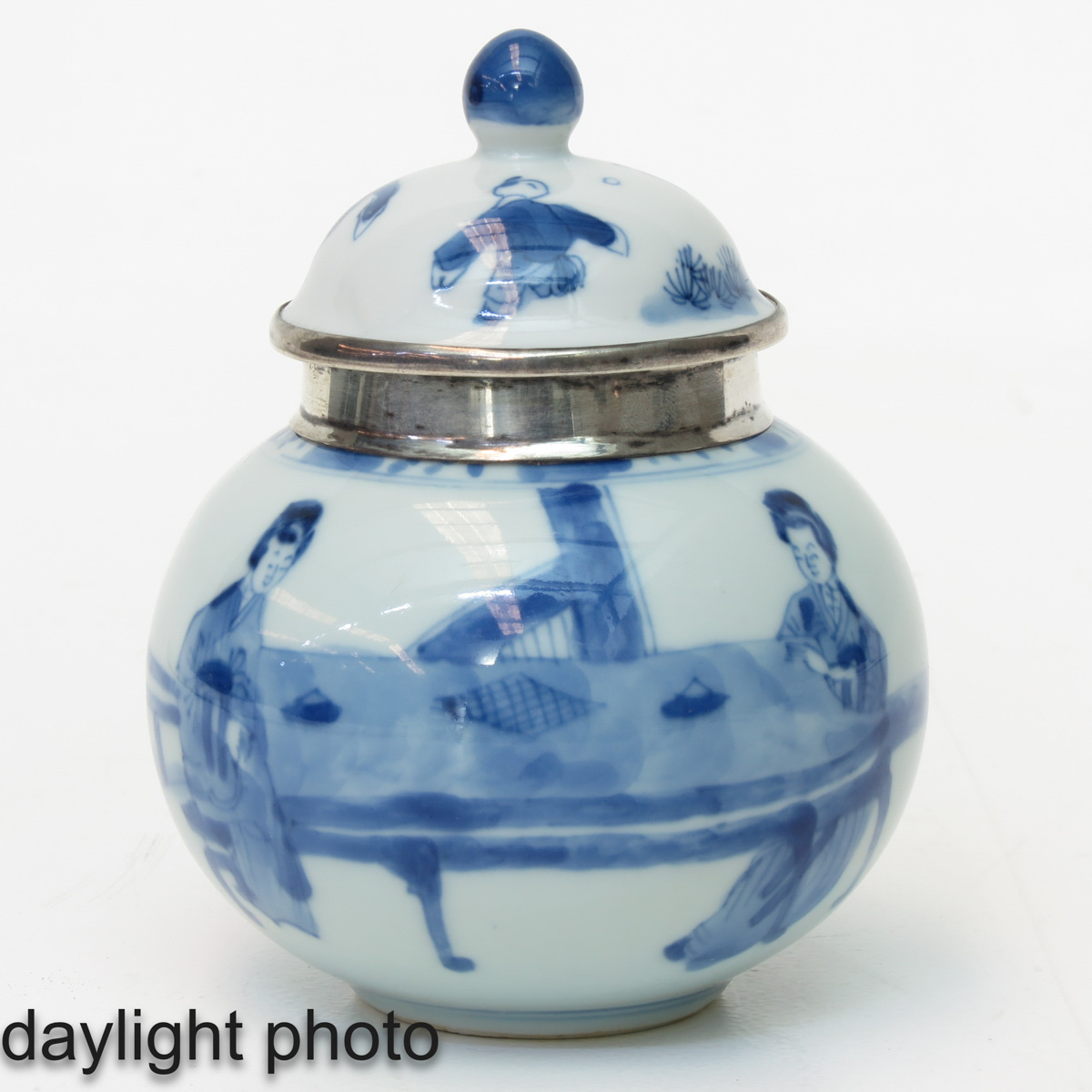 A Blue and White Teabox - Image 7 of 10