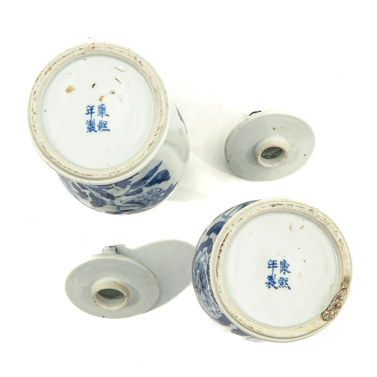 A Pair of Blue and White Vases with Covers - Image 6 of 10