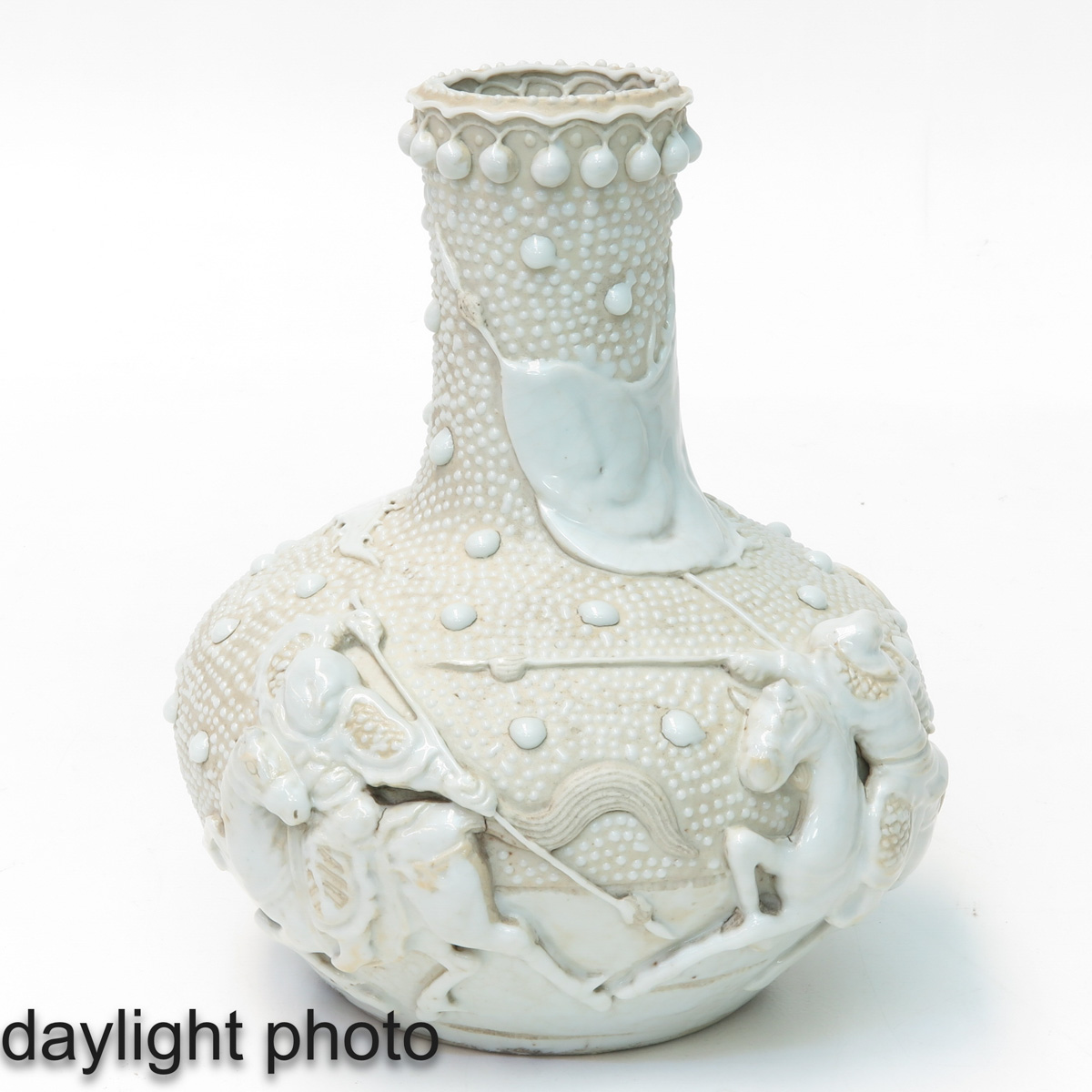 A Blanc de Chine Vase - Image 7 of 10